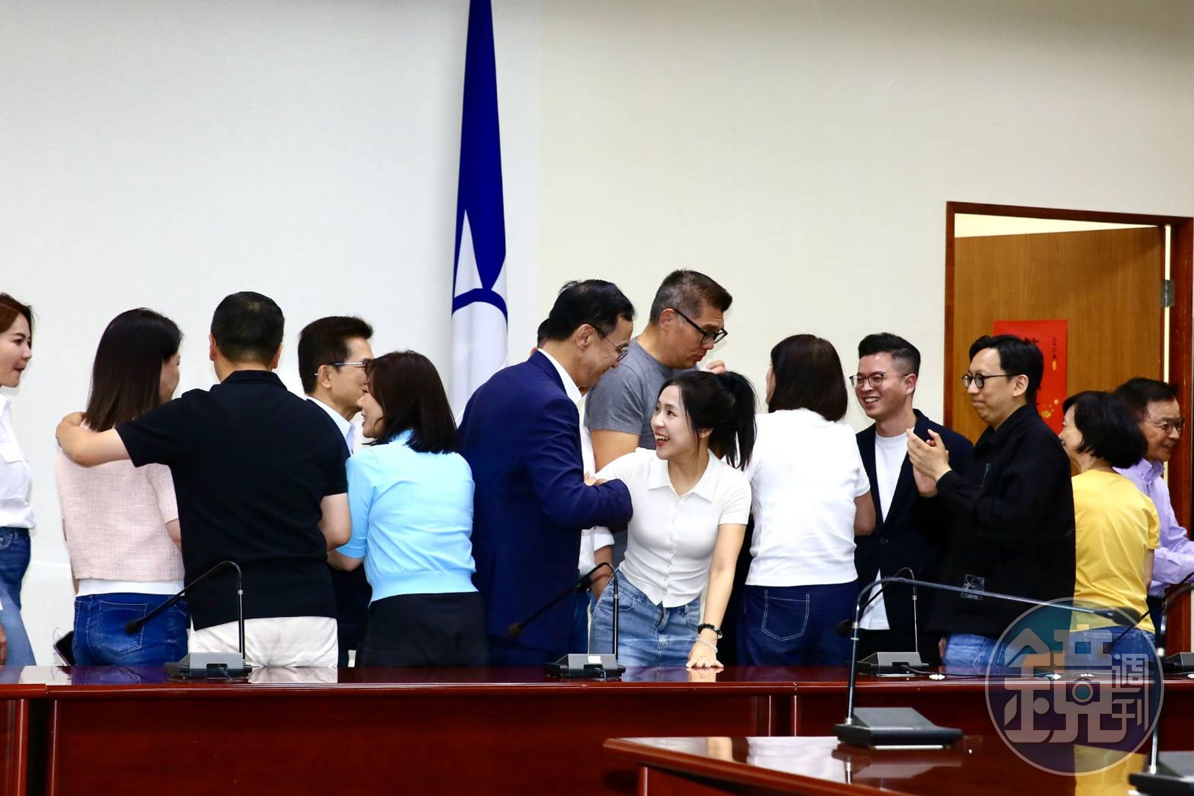 國民黨主席朱立倫稍早率北市五席藍委,在國民黨中央黨部舉行記者會,發表公開談話。