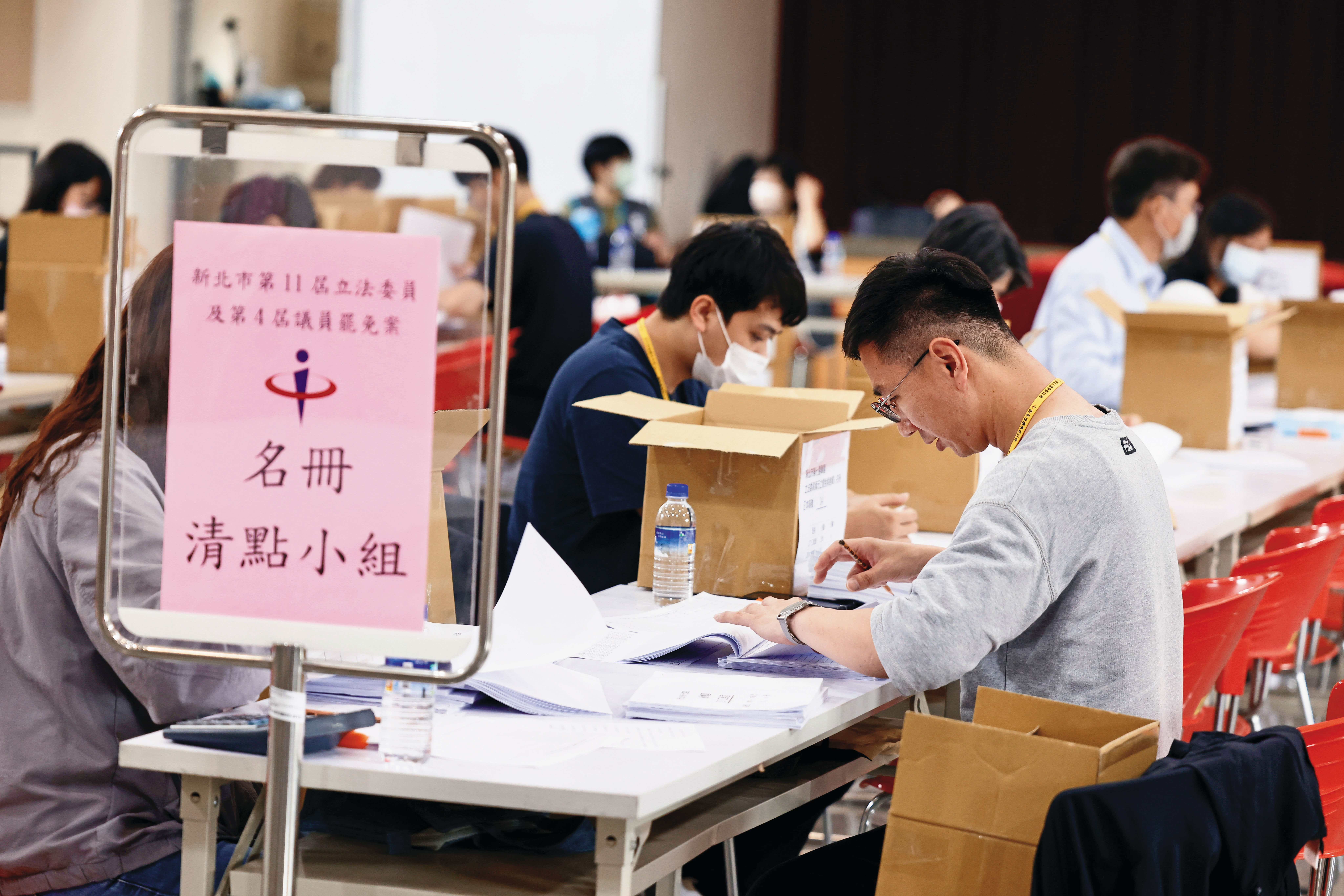 葉元之罷團5日送件，新北市選委會進行清點、初篩。