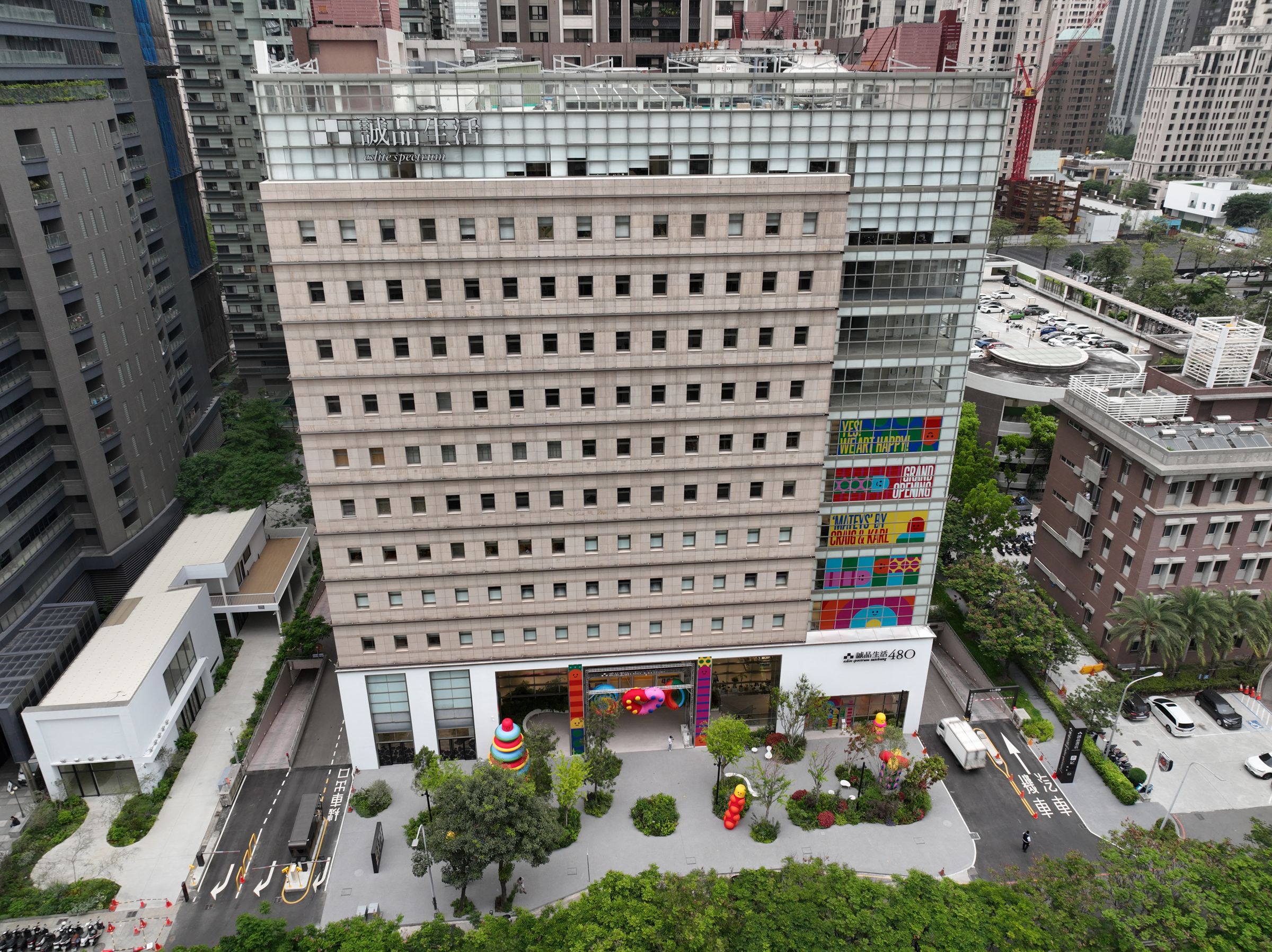 位於七期市政路的原衣蝶百貨大樓，目前1~7樓由「誠品生活480」使用。8樓以上分別有東京威力科創與艾司摩爾承租，換算每月租金高達數百萬元。