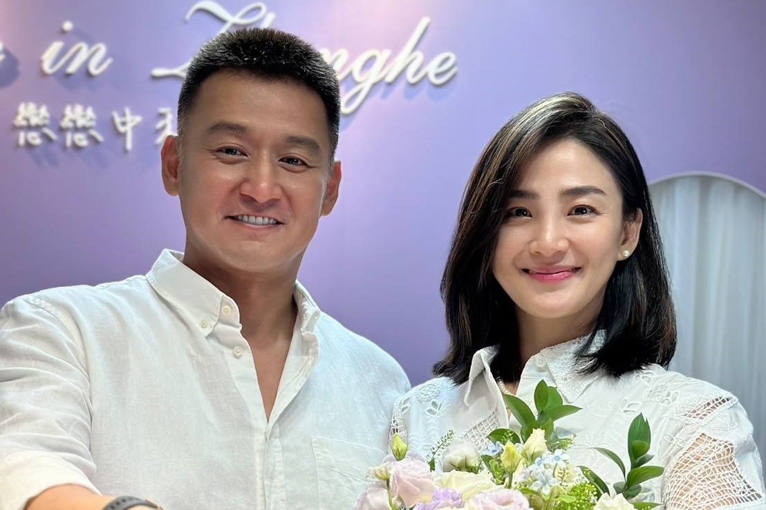 洪小鈴（右）透露丈夫張天霖目前在當上班族。（翻攝自張天霖_jetstar粉絲團）