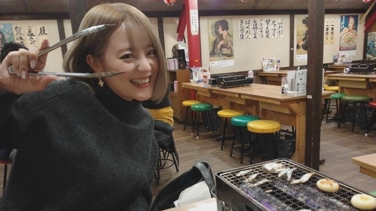 被封為「傳奇AV女優」的堤沙也加（堤さやか），引退後仍活躍社群媒體。（翻攝自X）