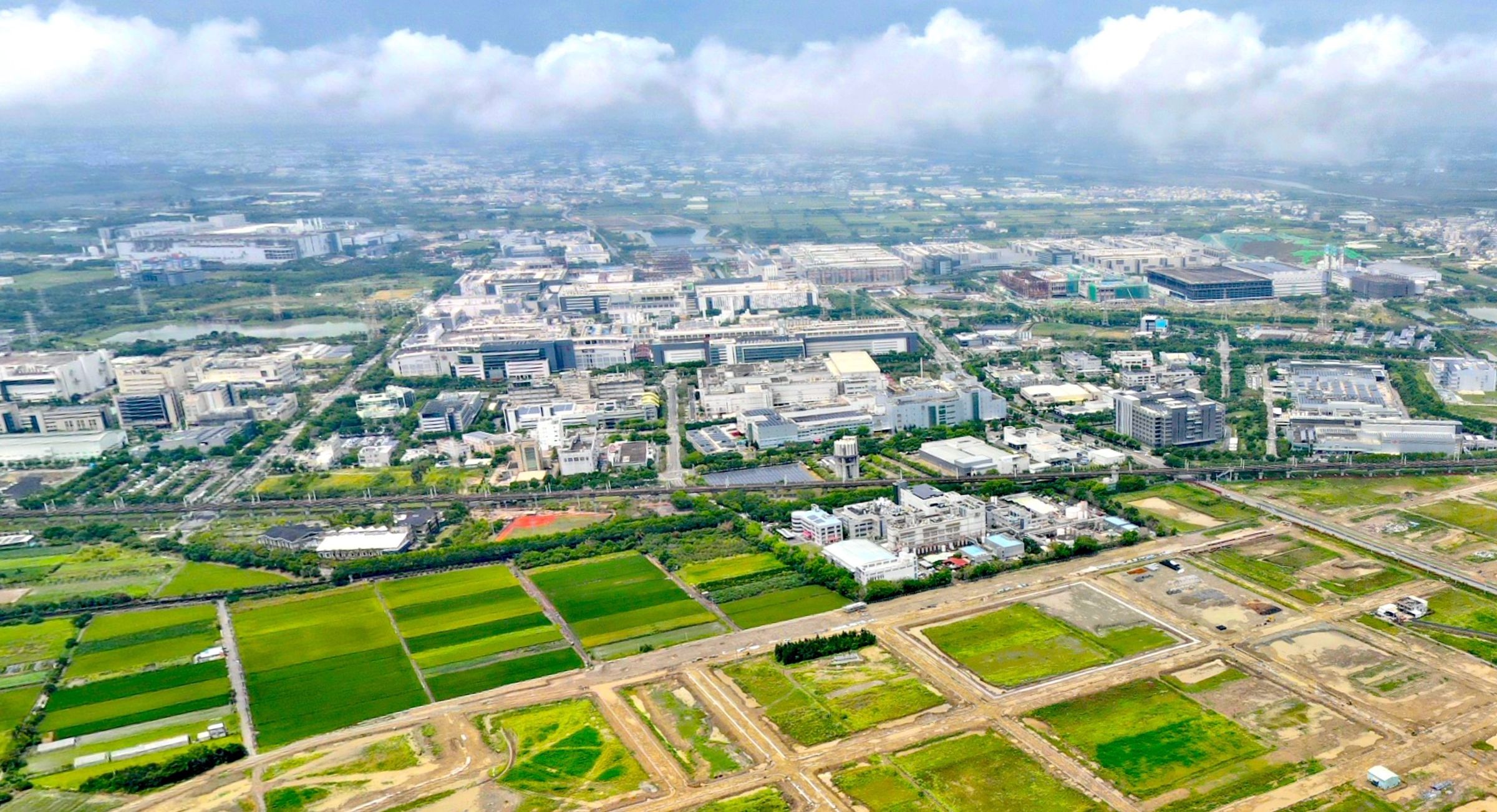 南科園區磁吸大量高所得勞動力，其穩定的產業利基，已成為「台南市」年輕族群購屋時最堅實的後盾。（永慶房產集團提供）