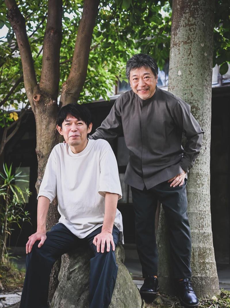 導演是枝裕和（右）與編劇坂元裕二2022年來台擔任金馬大師課講師，回日本後立刻公布合作電影《怪物》的消息。（資料照片）