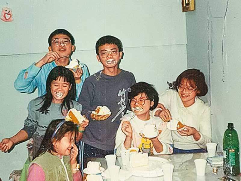 母親死後，林家6個孩子為了一起生活、互相扶持，申請入住育幼院。（林作賢提供）