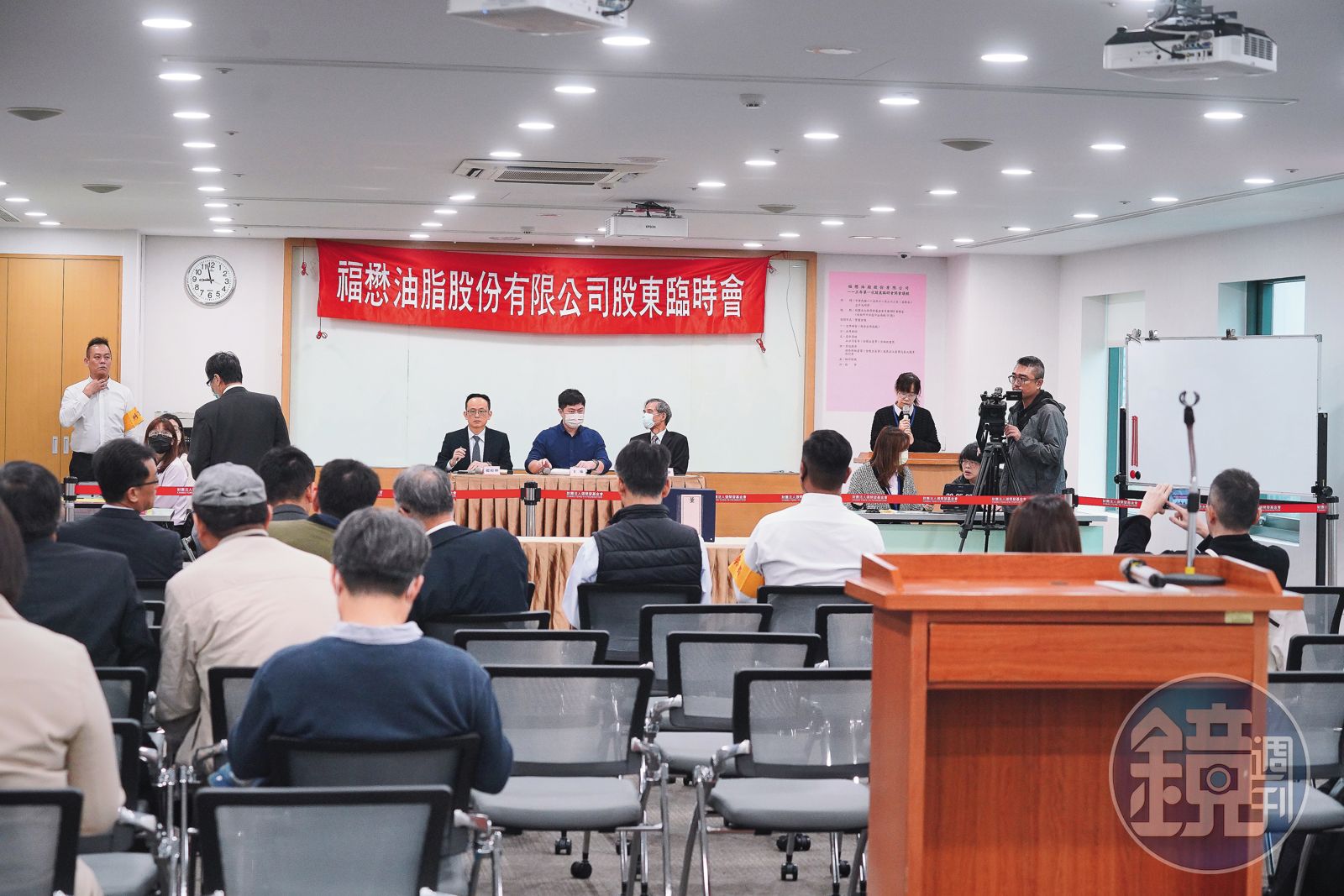 去年11月的臨時股東會，遭經濟部等單位否准興泰公司任福懋油董事長，致無法製作財報，今年初，被令股票停止交易。