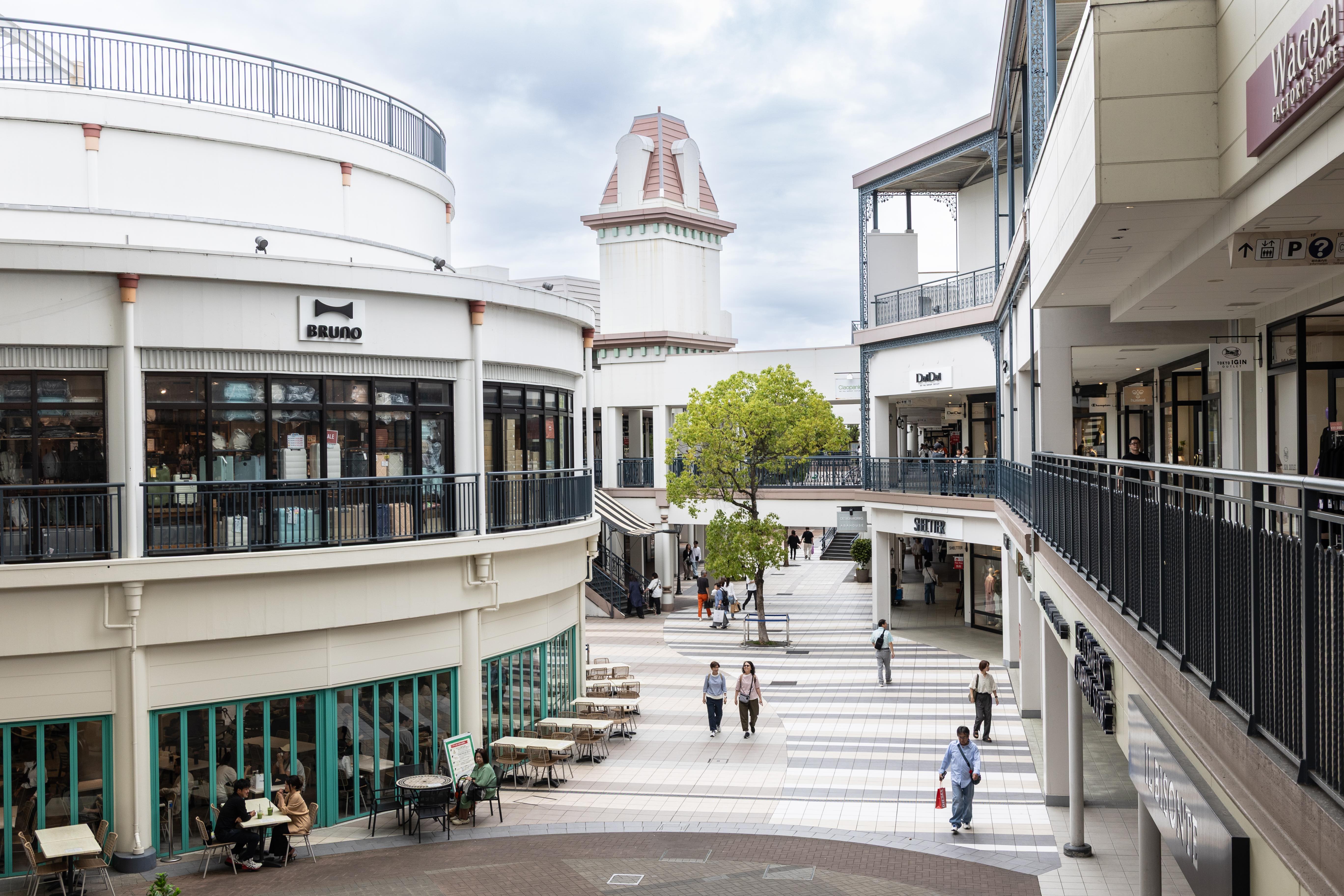 「MITSUI OUTLET PARK爵士之夢長島」就位在樂園旁,匯集了國內外人氣品牌與美食餐飲。