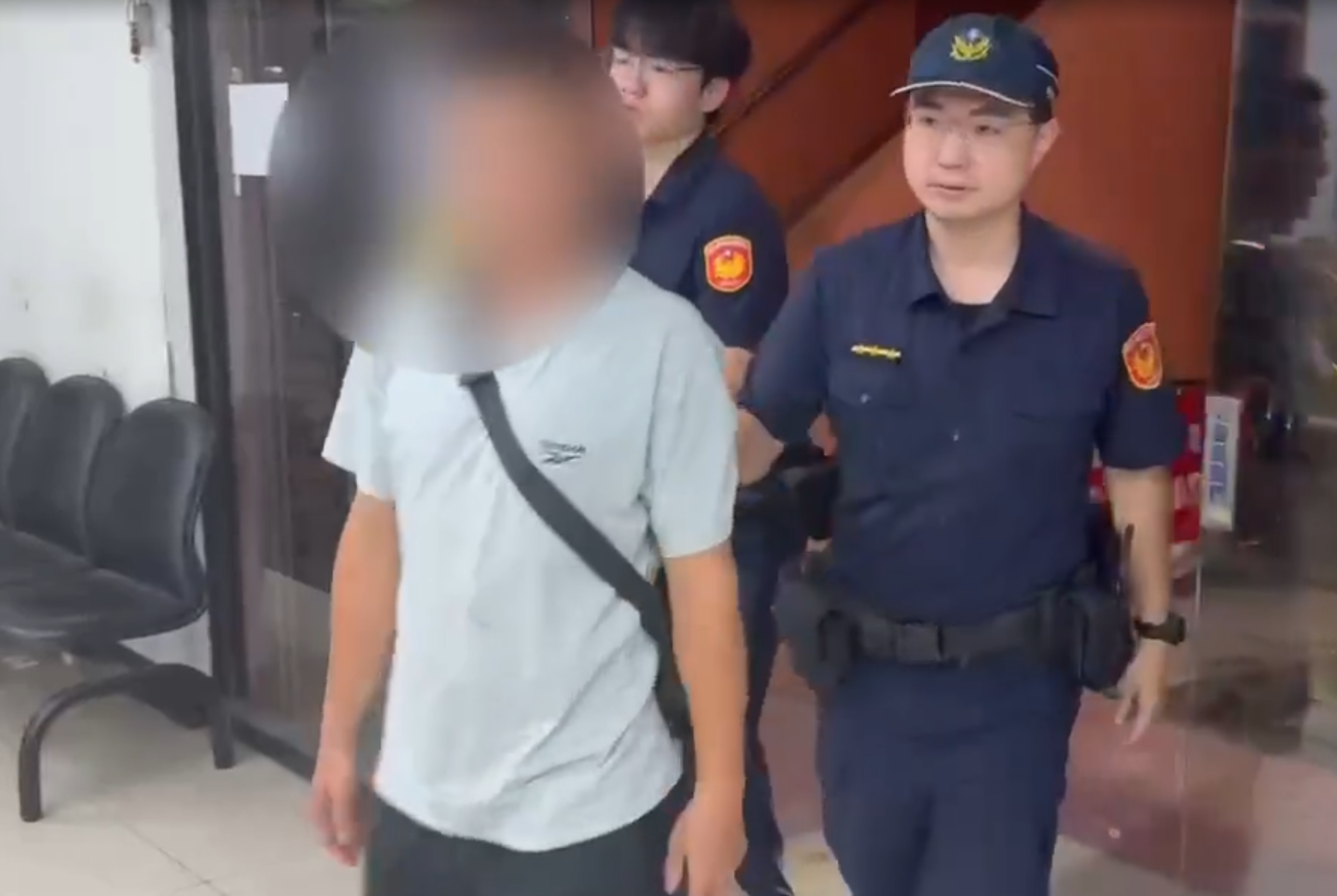 拖吊場葉姓前員工偷取違停車主的住家鑰匙,並掌握地址個資後,前往被害人住處闖空門行竊,警方獲報偵辦,昨晚將他查緝到案。(翻攝畫面)