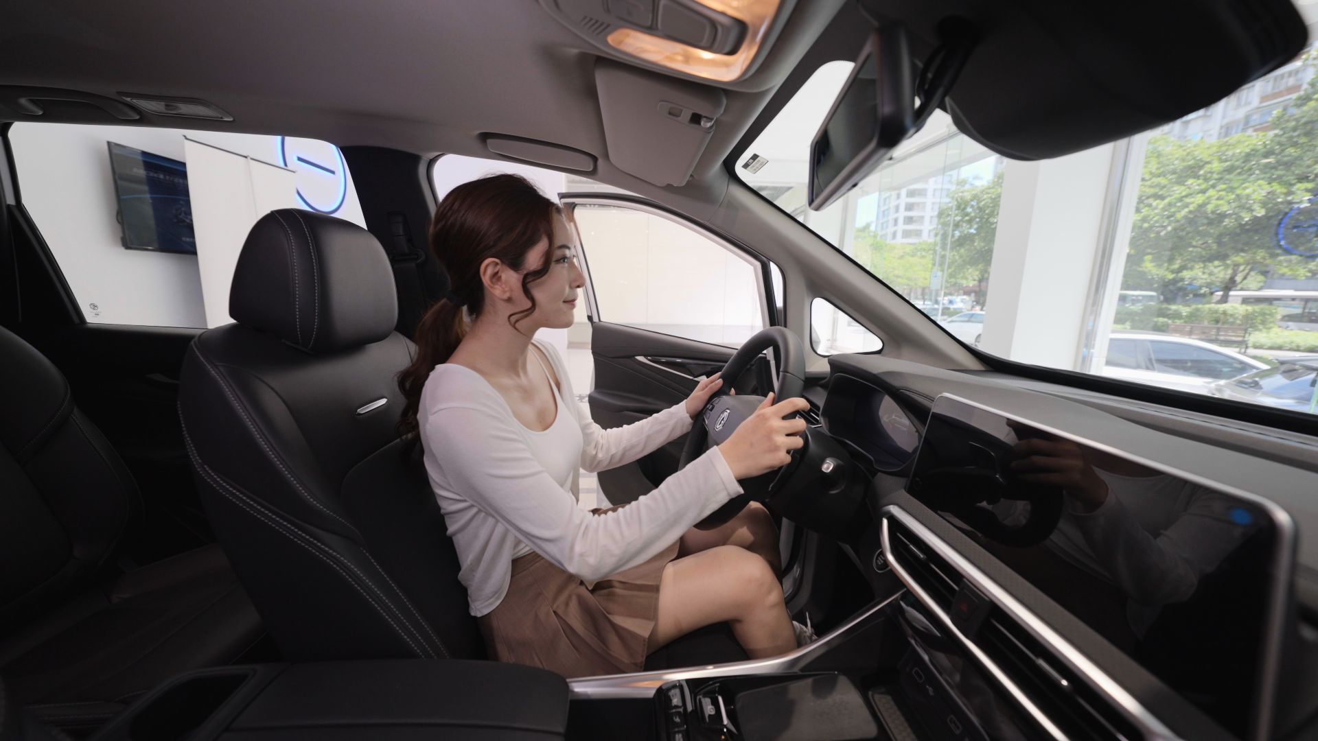 「貨物稅減徵＋汰舊換新」政策延長至2030年，最高10萬元補助為家庭換車開啟更多選擇。