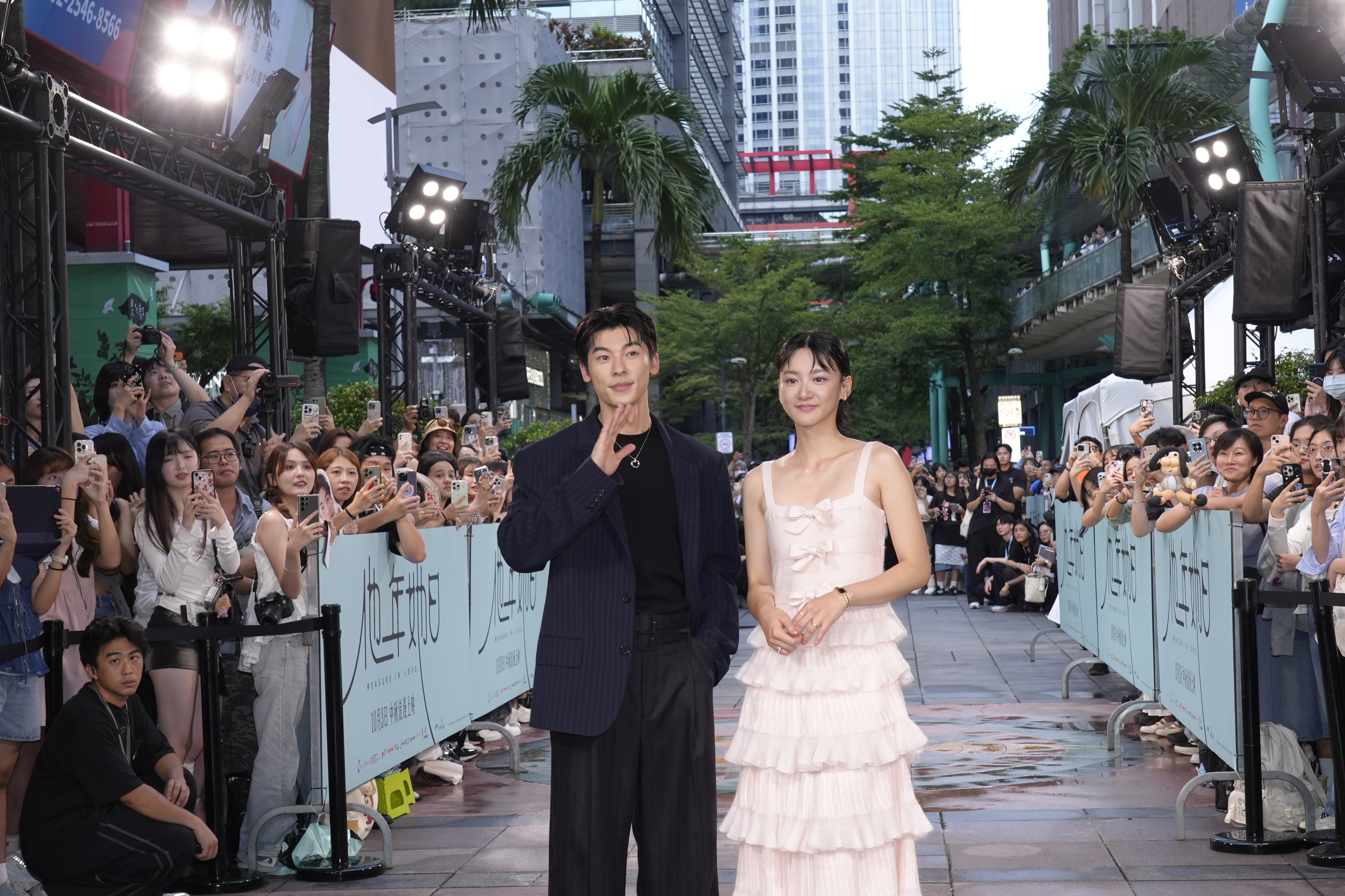 許光漢（左）與袁澧林（右）蒞臨《他年她日》台北首映。