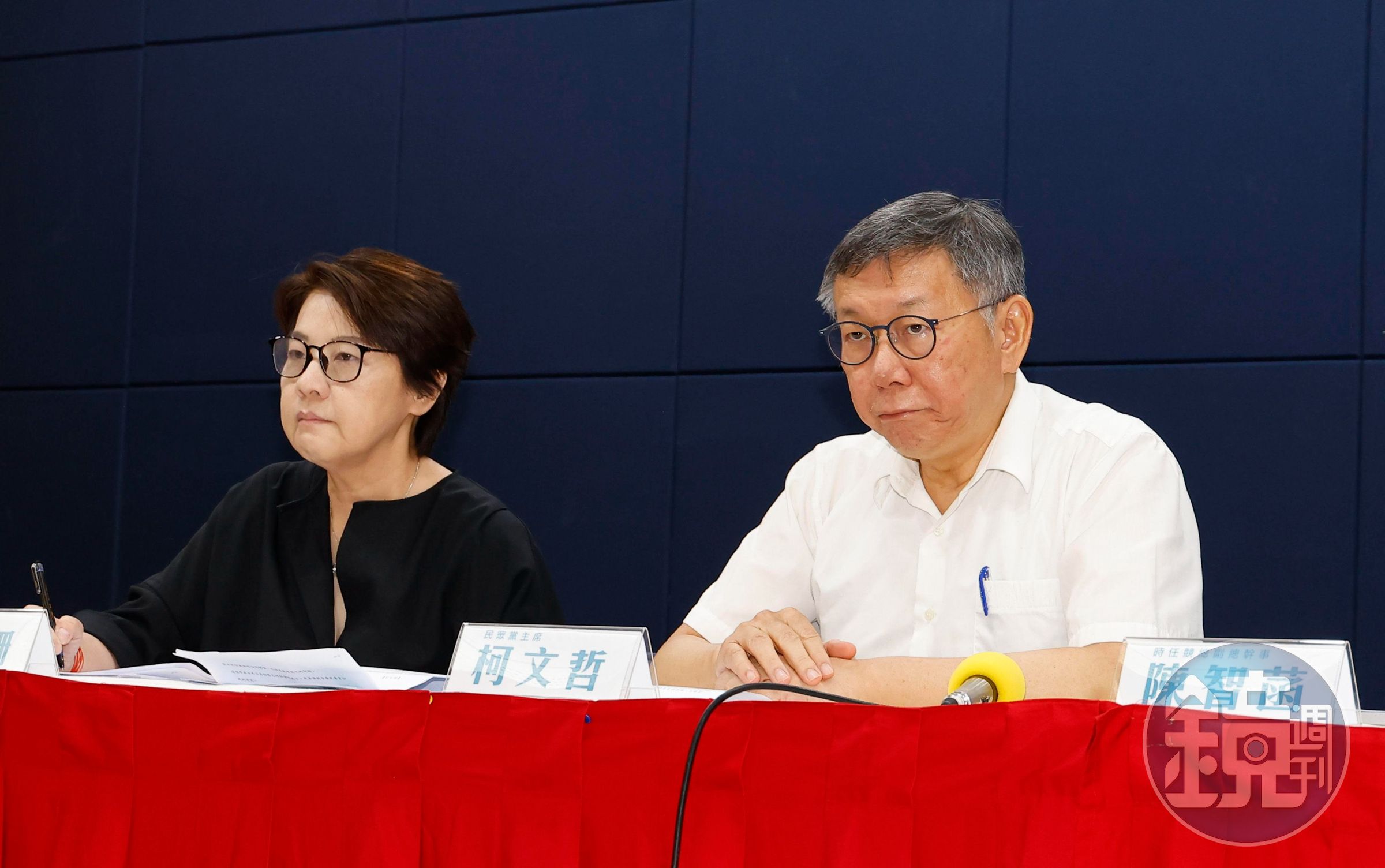 民眾黨主席柯文哲遭爆去年總統大選期間有多筆政治獻金帳務不實，承辦柯造勢活動的公司負責人也被起底，與時任競選總幹事黃珊珊交情匪淺。