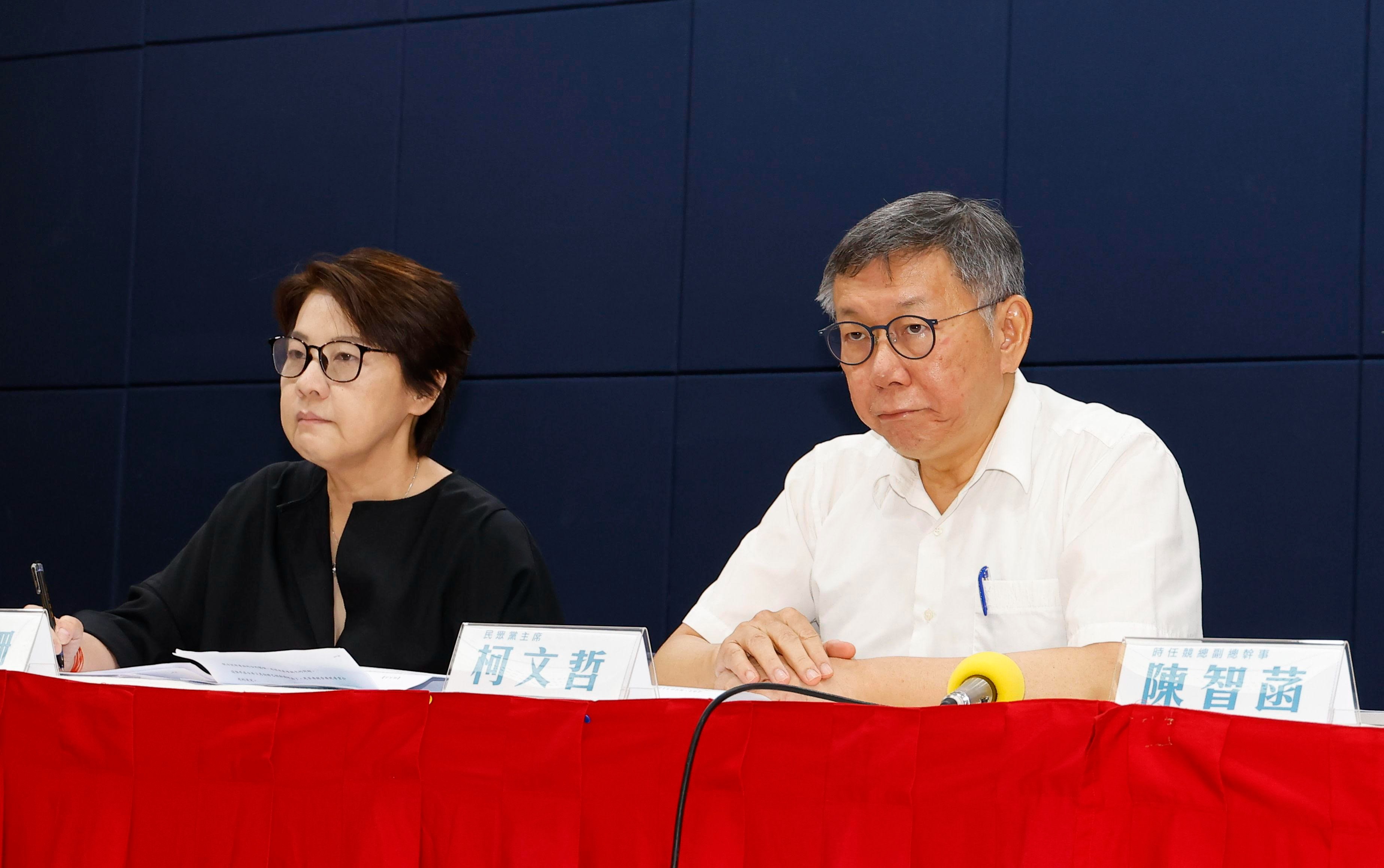 民眾黨主席柯文哲遭爆去年總統大選期間有多筆政治獻金帳務不實，承辦柯造勢活動的公司負責人也被起底，與時任競選總幹事黃珊珊交情匪淺。