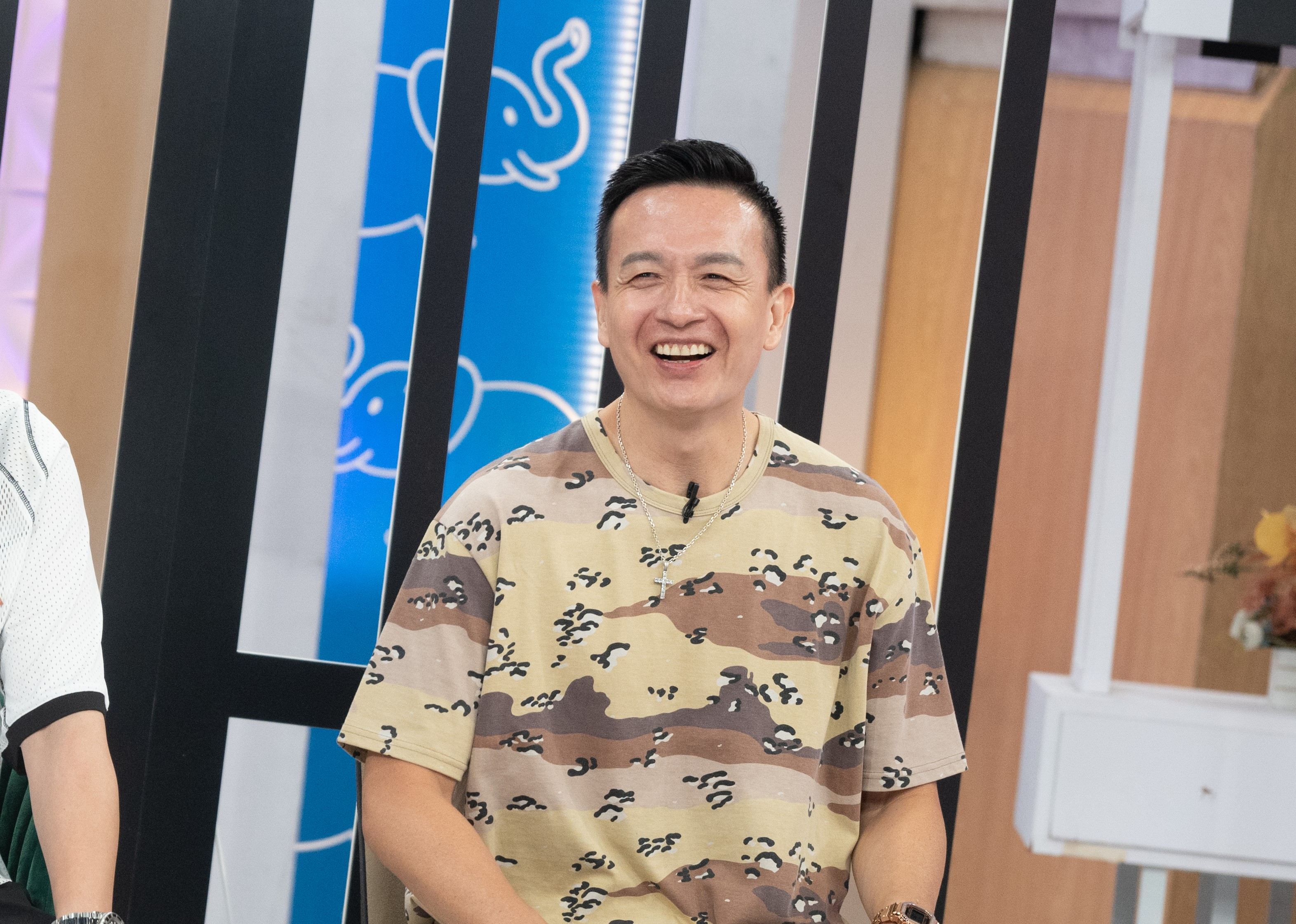 小鐘錄影自曝過往戀情。（東森提供）