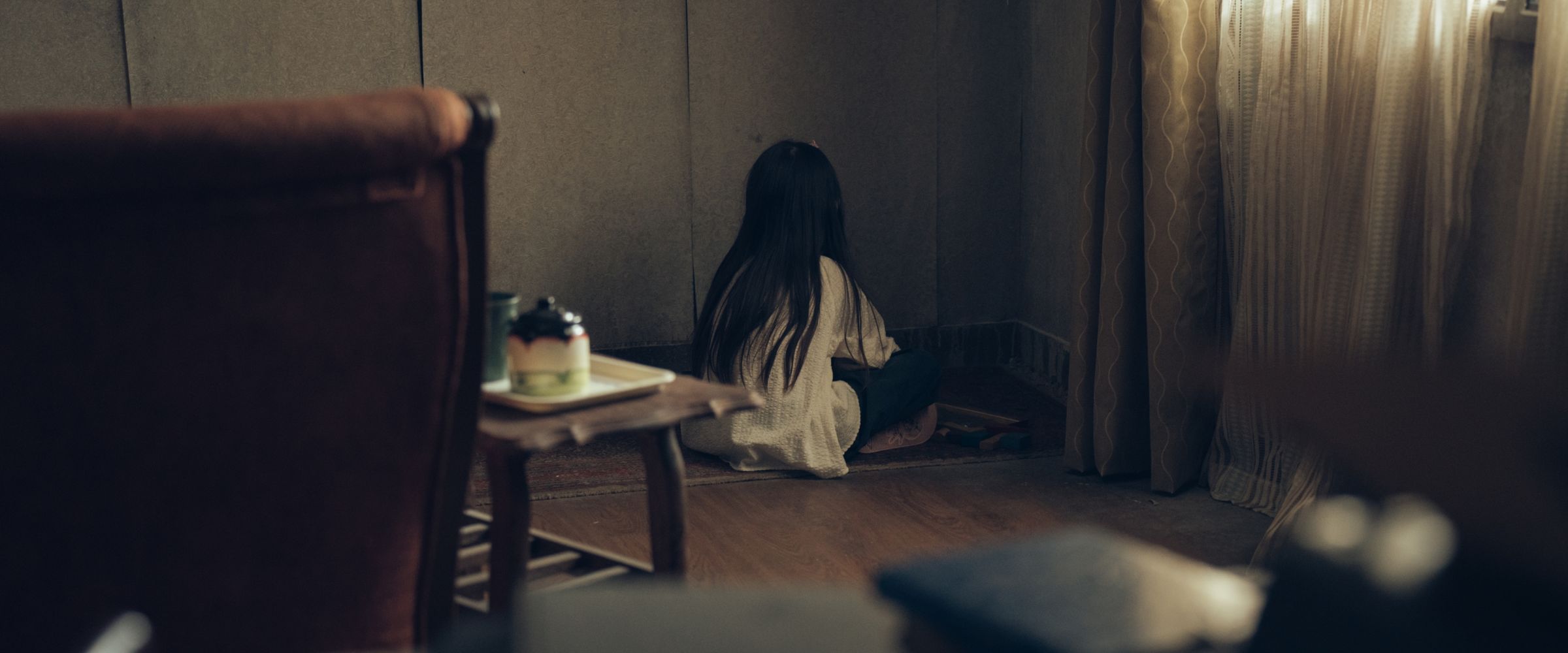 一些台北的都市傳說,像是「對牆角喃喃自語的小女孩」就被寫進劇本裡。(劇匯文創提供)