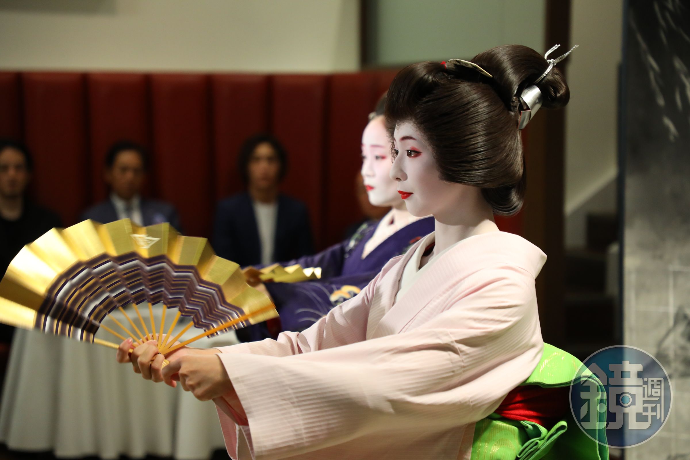 為了讓大眾了解「此藝伎非彼藝伎」！台灣「MI CAFETO和風美咖」經營者林浩司居然真的請京都藝伎來台參與藝伎咖啡發表會，讓咖啡品飲與藝術欣賞相輔相成。