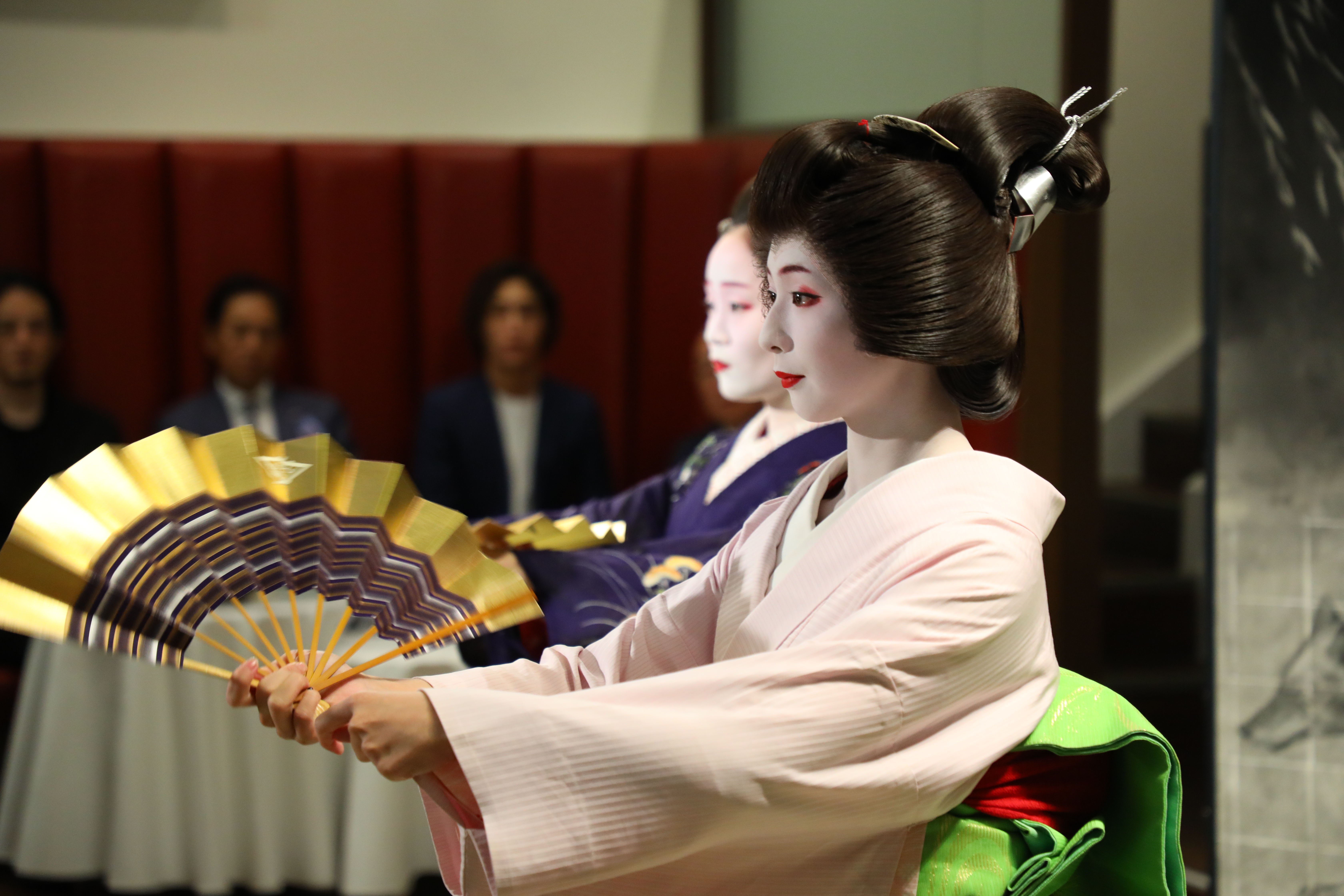 為了讓大眾了解「此藝伎非彼藝伎」！台灣「MI CAFETO和風美咖」經營者林浩司居然真的請京都藝伎來台參與藝伎咖啡發表會，讓咖啡品飲與藝術欣賞相輔相成。