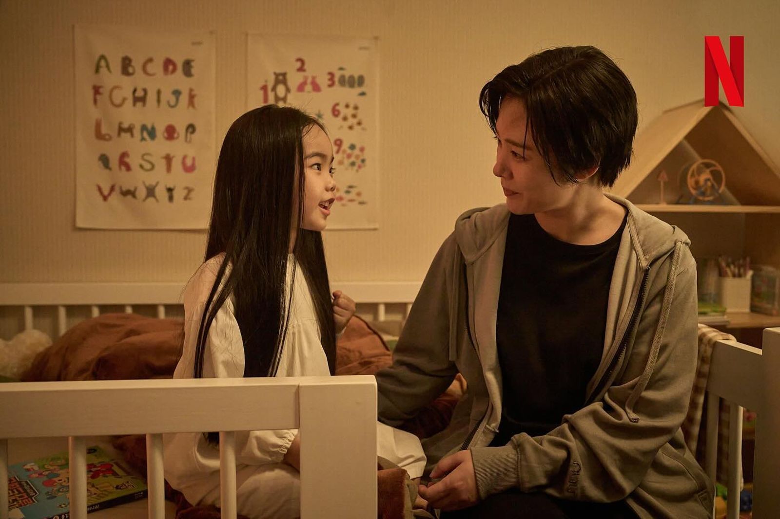 金賢珠說:「我不是完美的人,藉由我演的角色與作品傳達理念是我能做的事。」(Netflix提供))