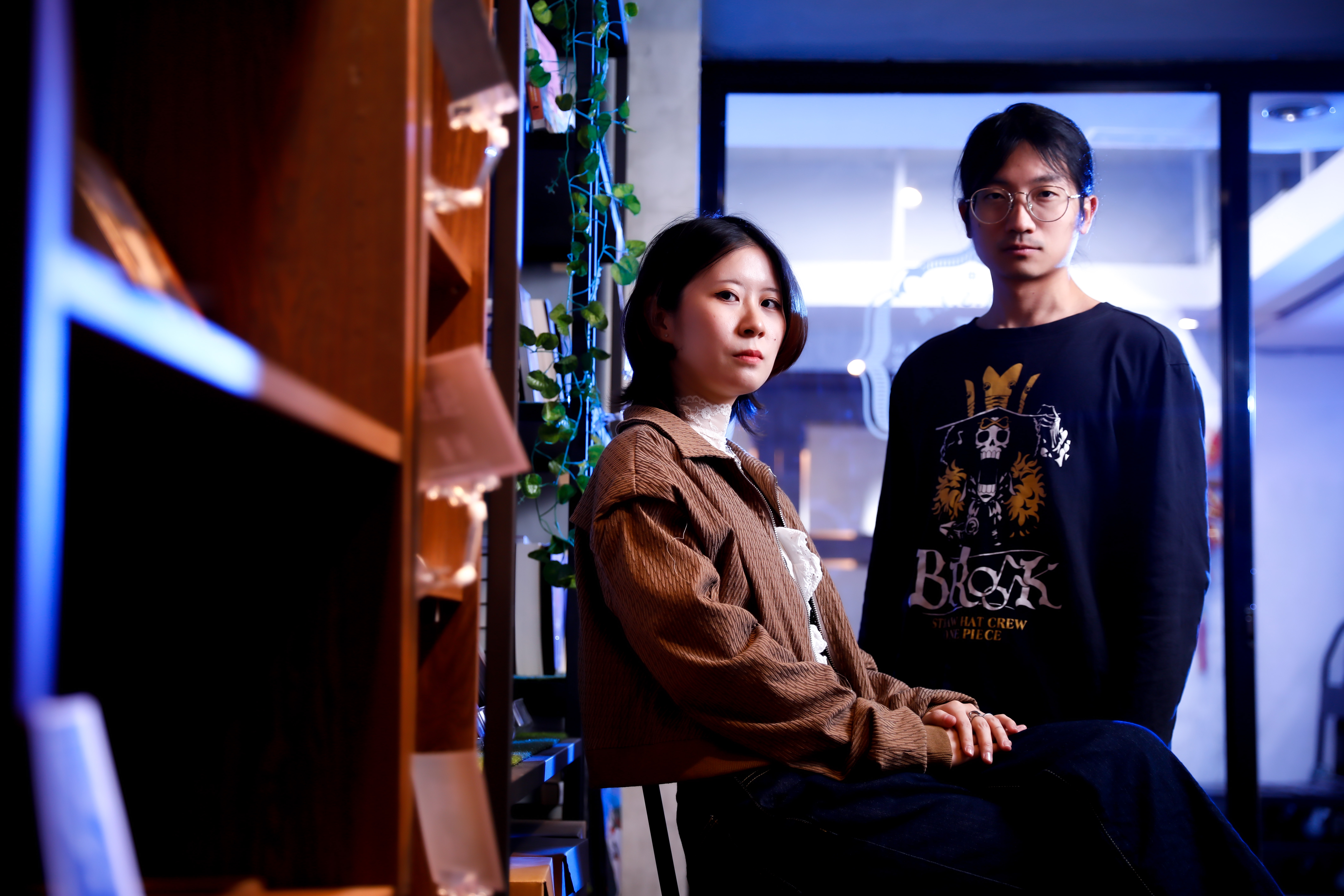 《暗黑雨港城》由編劇達達烏拉拉（右）與漫畫家Naka（左）共同創作。