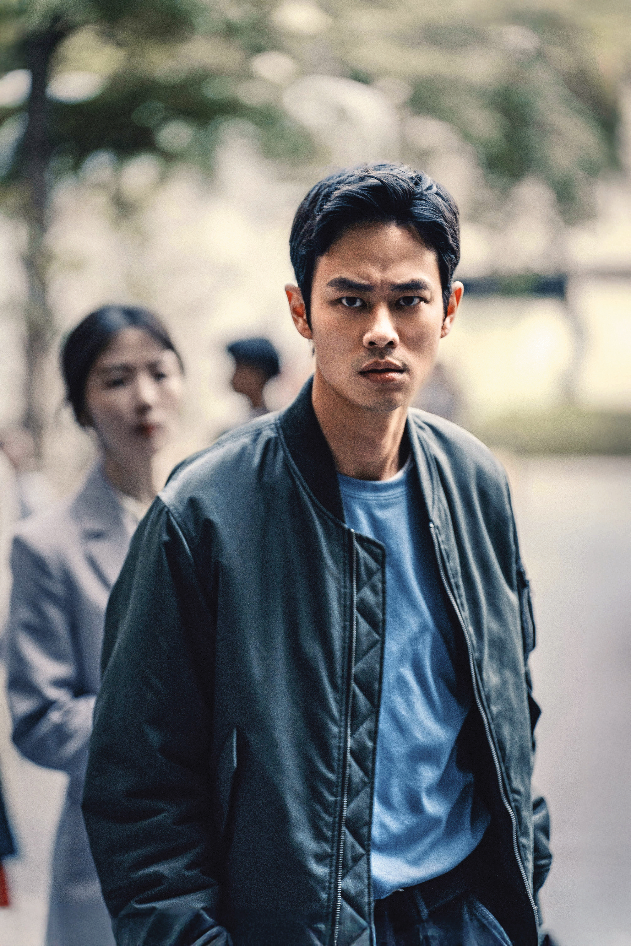 《化外之醫》戲裡追查失聯移工,戲外夏騰宏也憂心台灣現況。(公視提供)