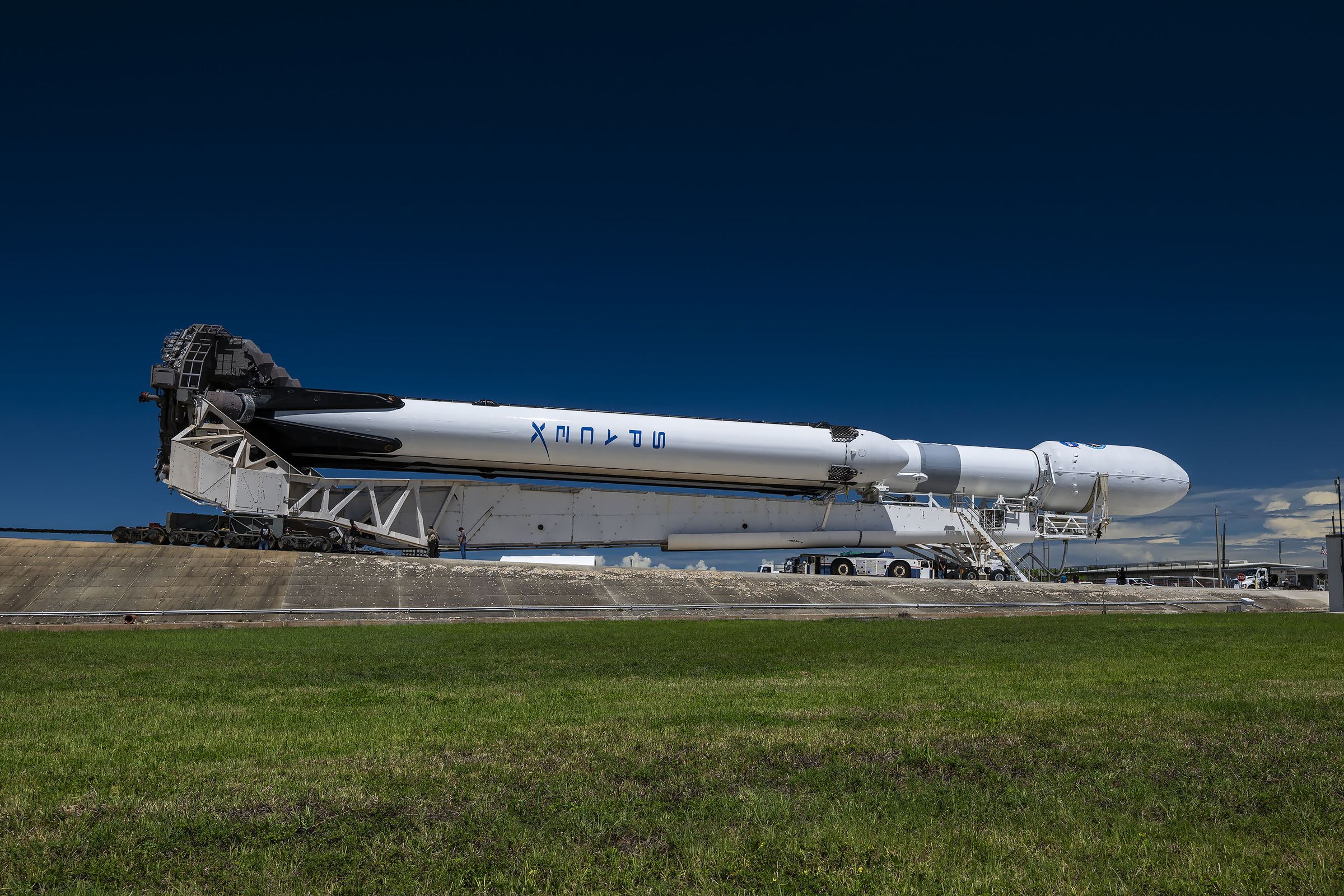美國國家航空暨太空總署宣布,已與SpaceX簽訂一份合約,負責在2030年將退役國際太空站引導進入地球大氣層並墜落於安全地點。(示意圖,NASA與SpaceX合作GOES-U任務,翻攝自X@SpaceX)