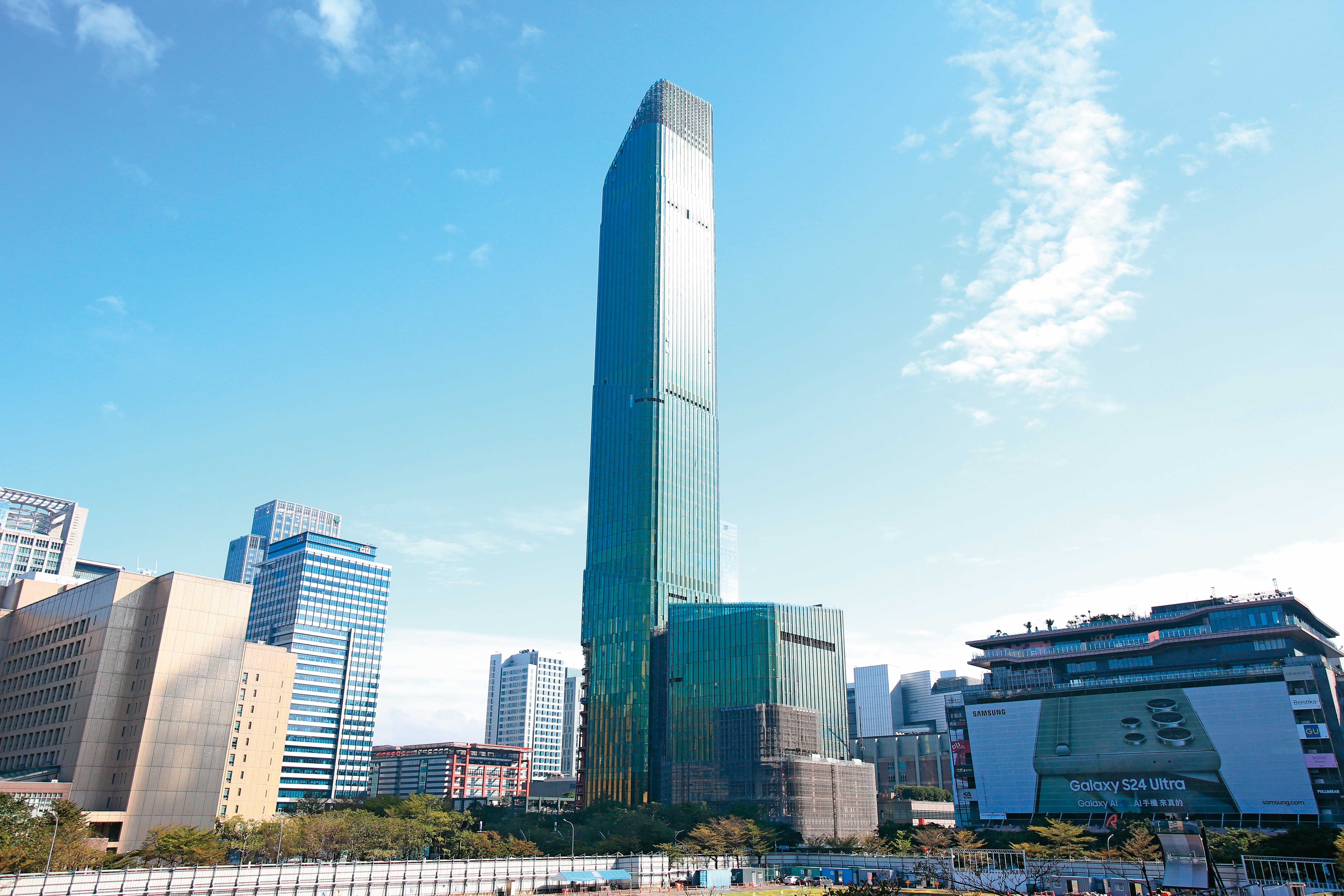 台北新地標之一的「台北天空塔」風波不斷，日前又傳出最大股東要出清持股，引起市場高度關注。