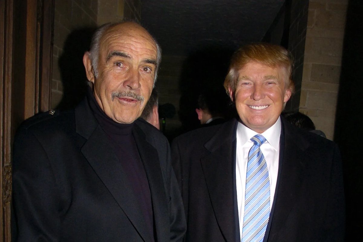 川普（右）和史恩康納萊（左）是老朋友。（翻攝X@stillgray）