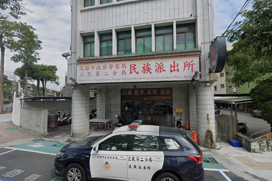 高雄市三民區灣中街一處分租套房透天厝，凌晨遭一名形跡可疑男子破壞門鎖。（翻攝自Google Maps）