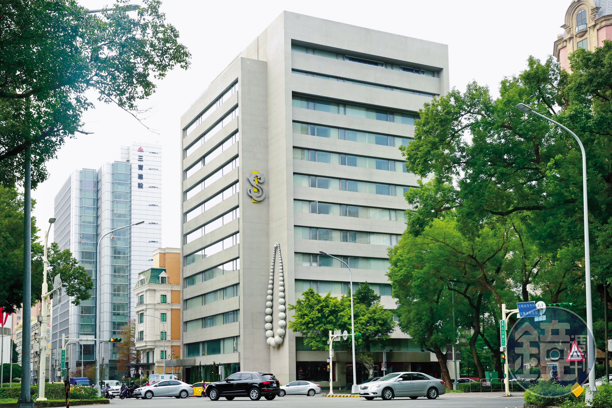 S Hotel現在承租保證人仍是S媽,甚至多次收到未繳租金的存證信函。