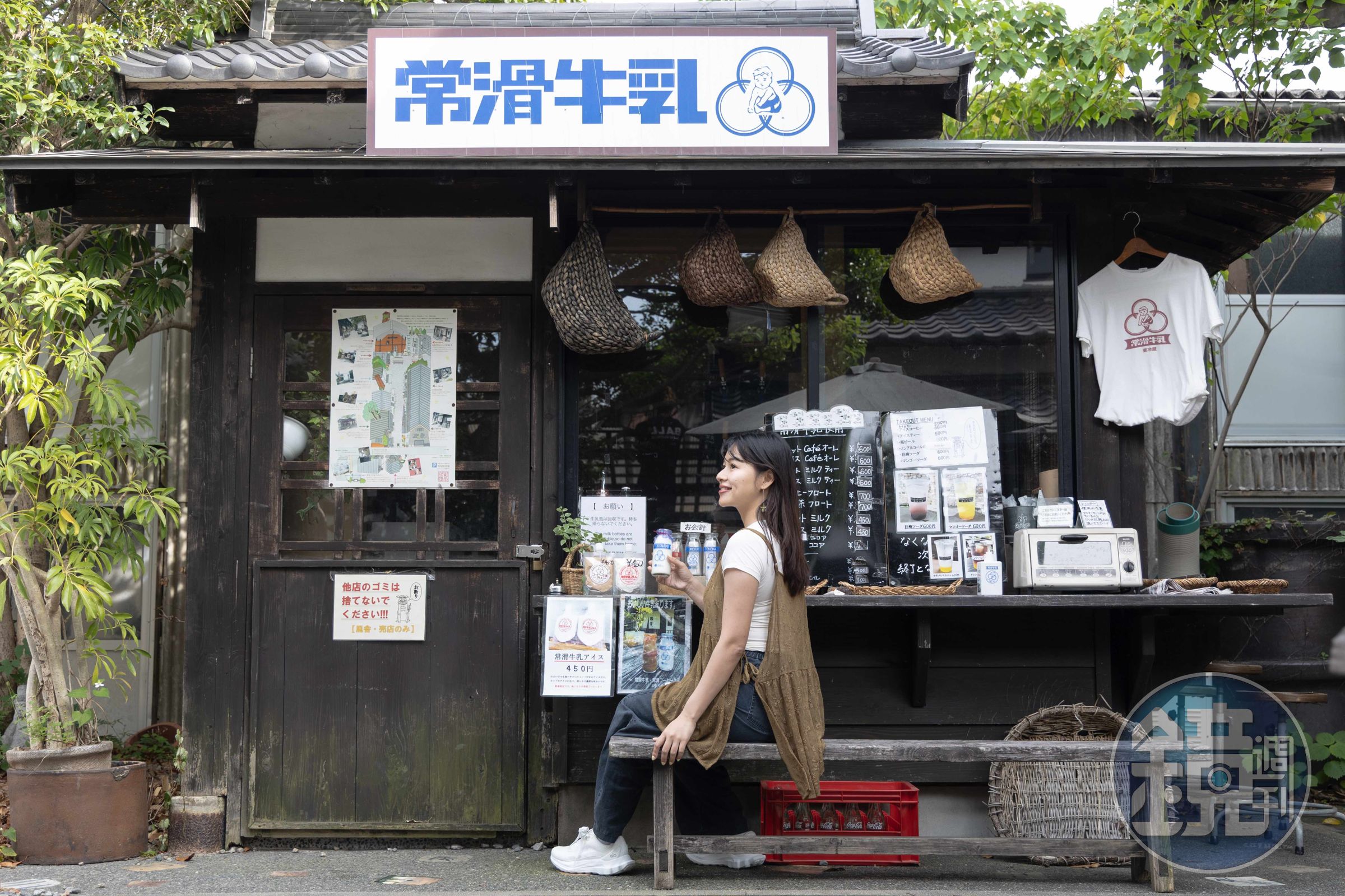位於暮布土屋通的「麵包工房風舍」舊址是土管工場,販售新鮮出爐的手作麵包與常滑牛乳。