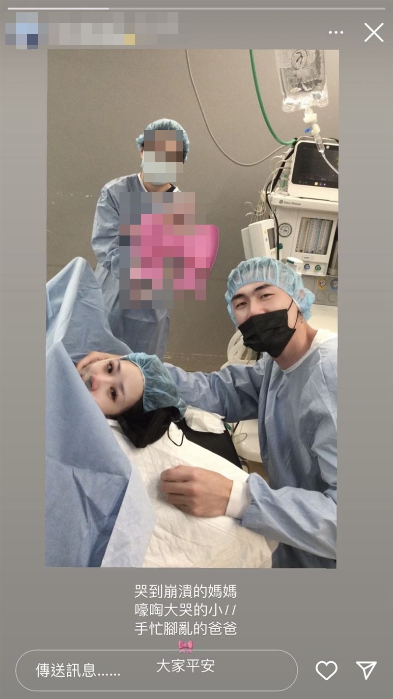 劉錚老婆日前在IG限動PO出產房內一家三口的合影。（翻攝自IG）