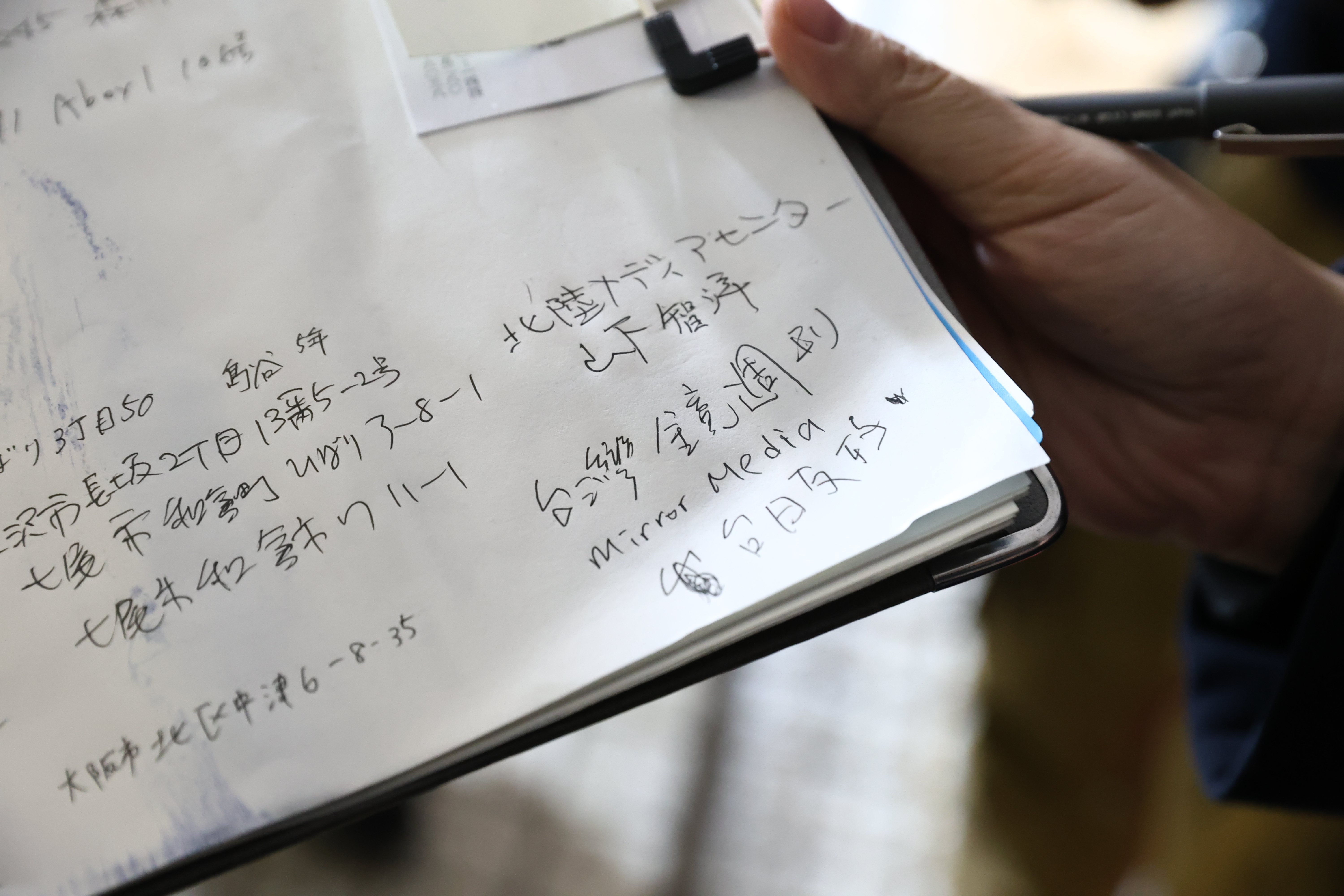 本刊記者寫下「台日友好」4個字，祈願台灣、日本友誼長存。