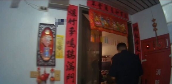 基隆市明德二路住處發生嚴重凌虐案，24歲受害女子遭8人軟禁並毒打至重傷昏迷。（翻攝畫面）