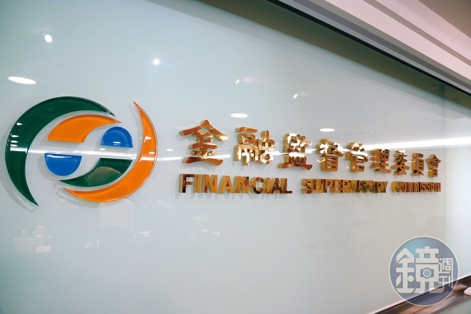 國泰金控2位獨立董事王儷玲、吳當傑,曾任金管會主委、副主委,遭疑面對董事長兼職爭議及公司治理失靈,為何未能及時提出警訊、發揮監督功能。