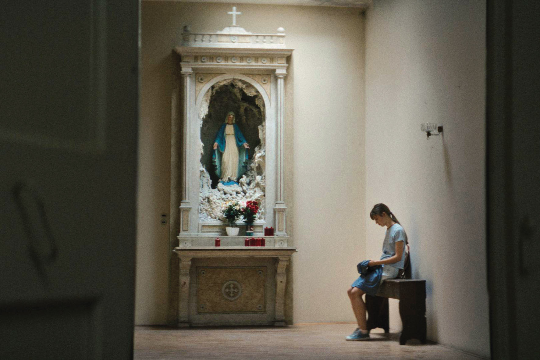 十六歲的少女直探對性的渴盼，信仰與價值觀也在同儕的戲弄與耳語中，悄然生變。（東昊提供）