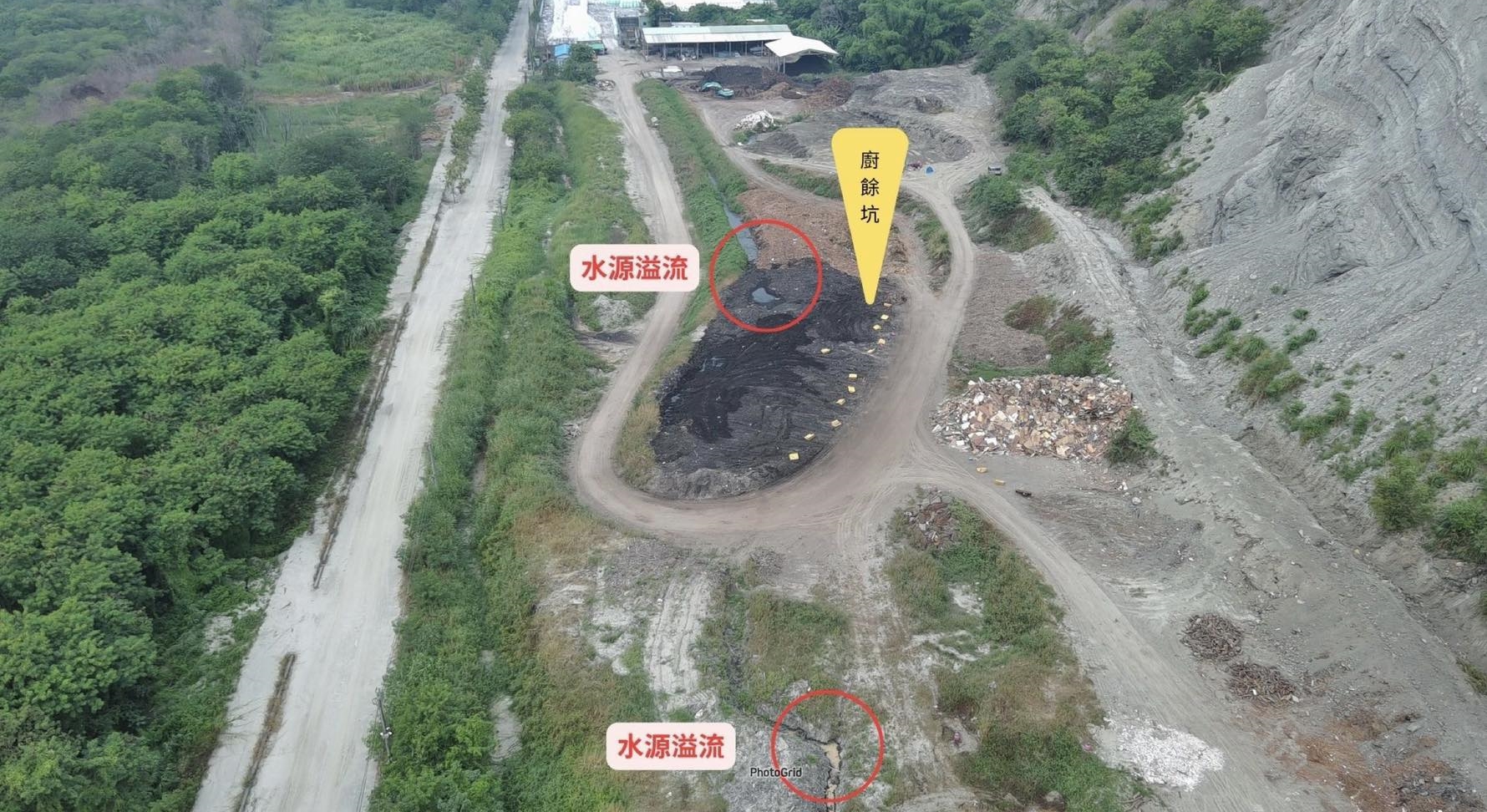 江肇國質疑,堆放廚餘的霧峰掩埋場疑似廚餘水外溢,認為與市府未用防水布。(翻攝自臉書@江肇國)