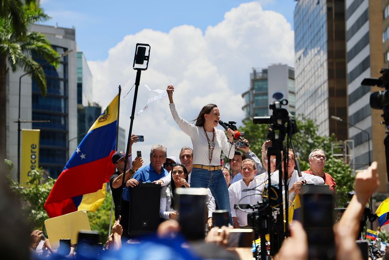 遭馬杜洛迫害的委內瑞拉反對派領袖馬查多呼籲,應該讓2024年的反對派候選人岡薩雷斯宣誓就職。(翻攝自臉書María Corina Machado)