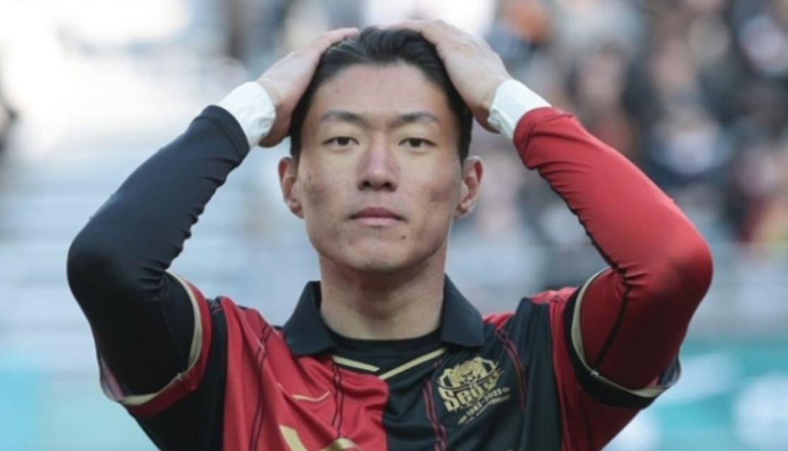 韓帥哥足球國腳性愛片被瘋傳，竟是嫂嫂外流！叔嫂多女搞在一起真的淫亂。（翻自newspocket.co.kr）