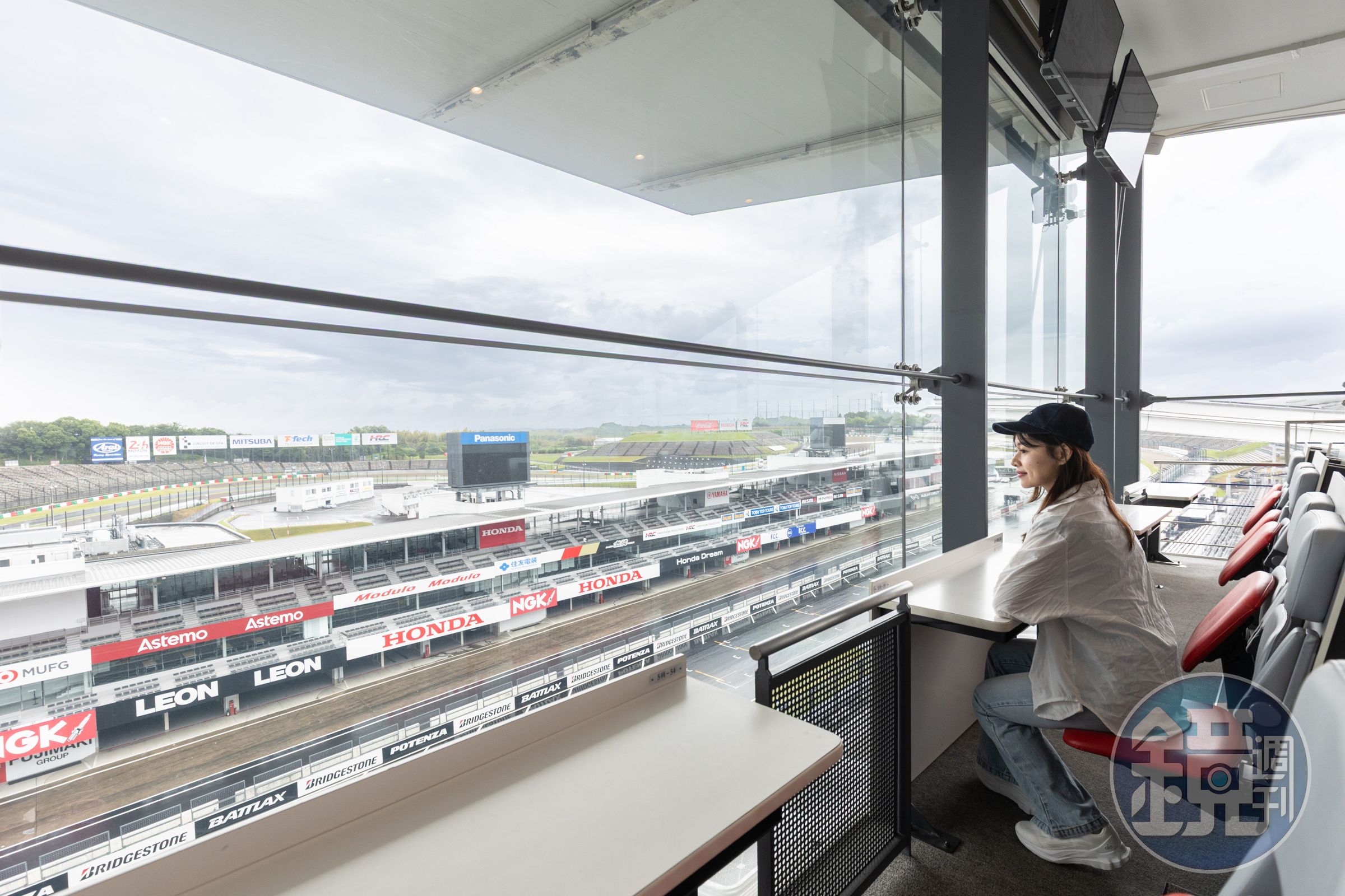 F1賽事期間要價約70萬日圓的VIP席位，能吹著冷氣從高處視角觀賽。