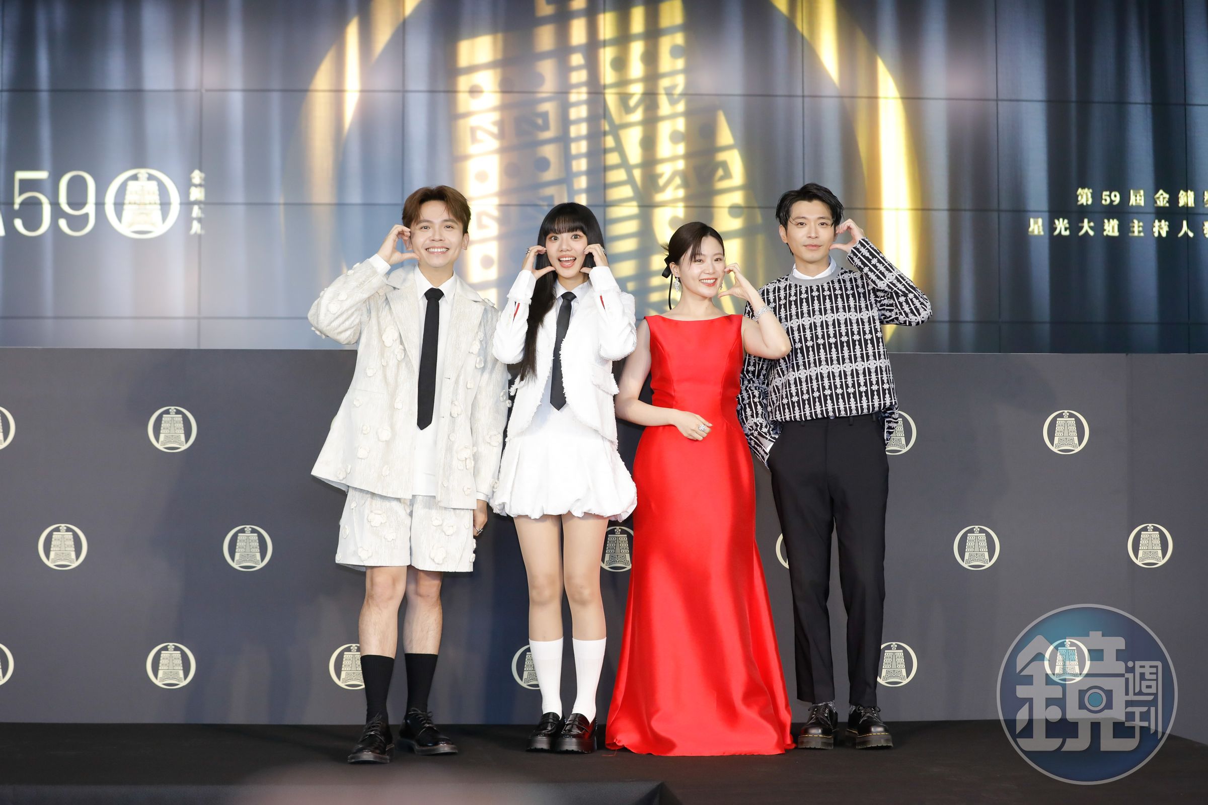 楊小黎(右2)搭檔侯彥西(右)主持金鐘戲劇類星光大道。