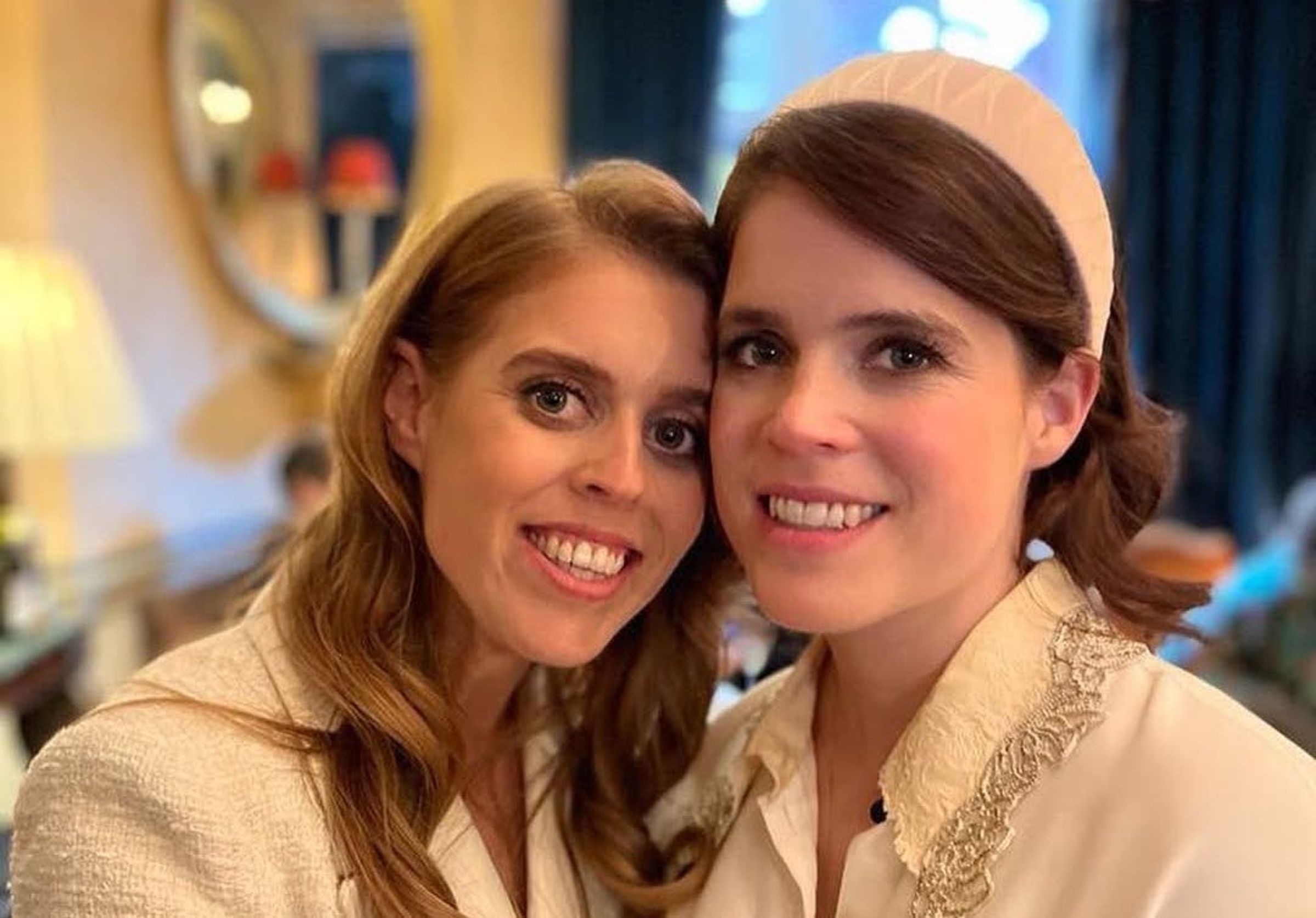 碧翠絲公主（左）和尤金妮公主（右）姊妹感情好。（翻攝princesseugenie IG）