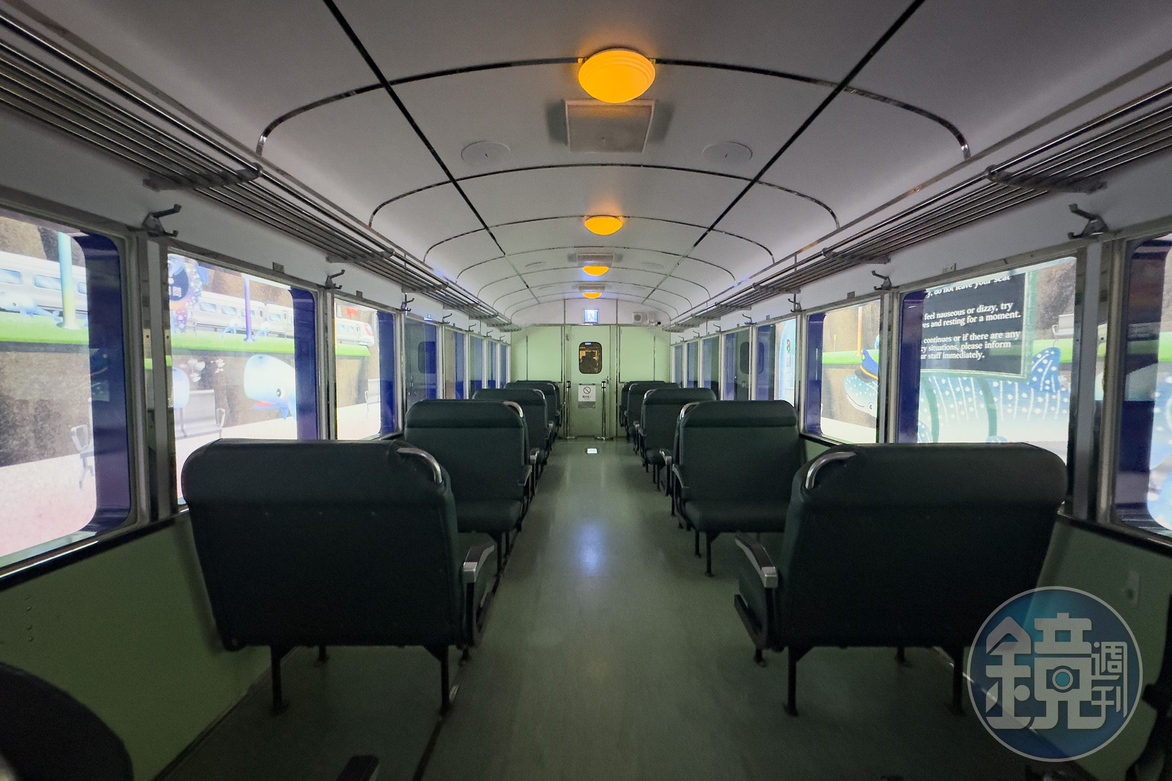 坐上車廂座椅，會伴隨著非常逼真的車體震動與搖晃感，就像真的在搭火車。