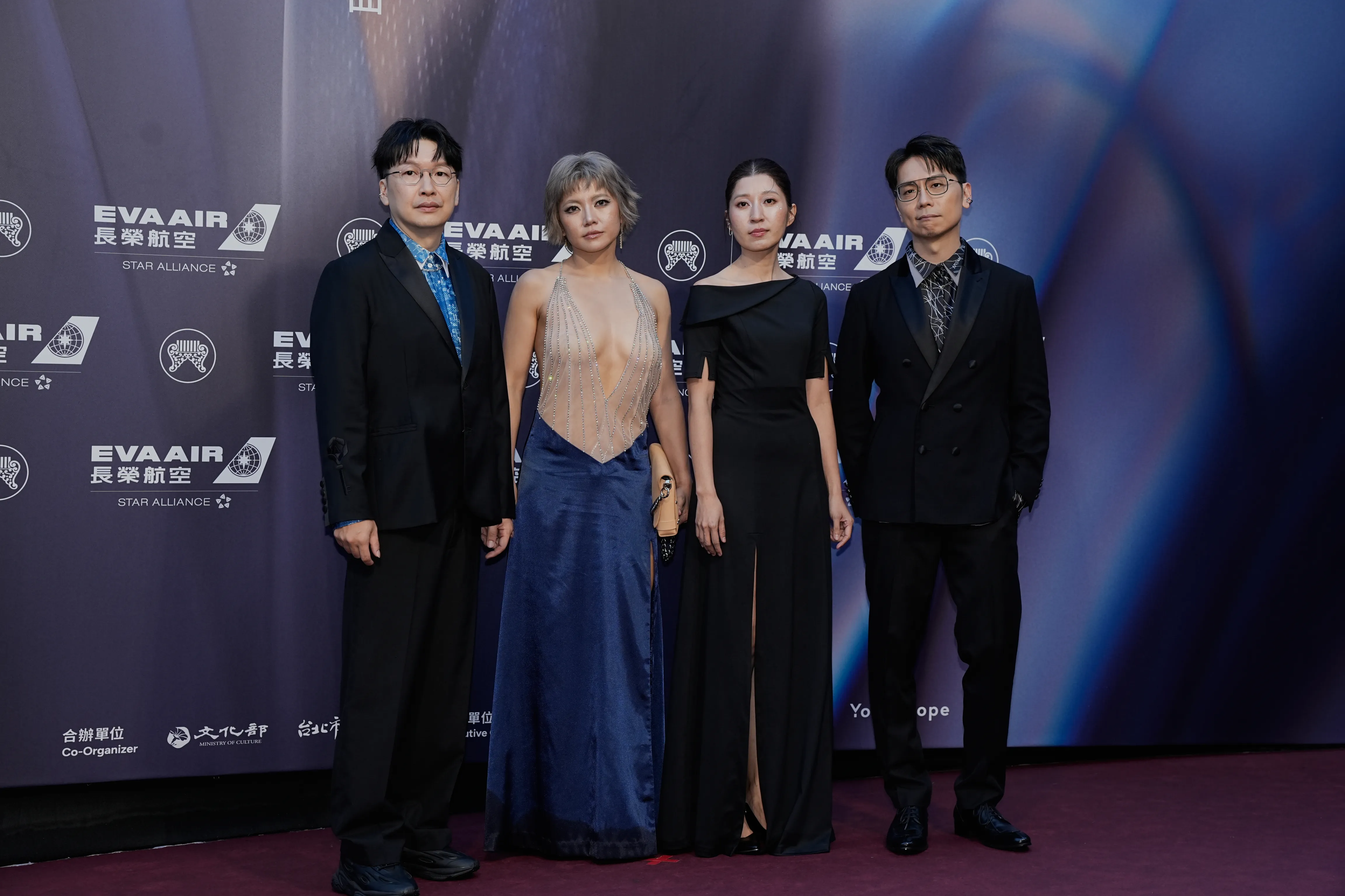 金曲37／春麵樂隊啊喬薄紗流蘇登金曲紅毯　被問防走光爽回：要看看嗎？