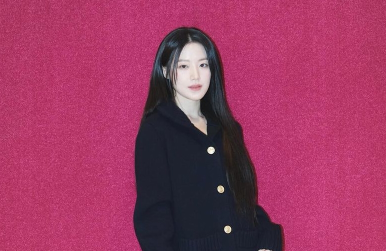 因為生病暫停工作的(G)I-DLE成員舒華在台北逛街被網友巧遇。（翻攝舒華INS）