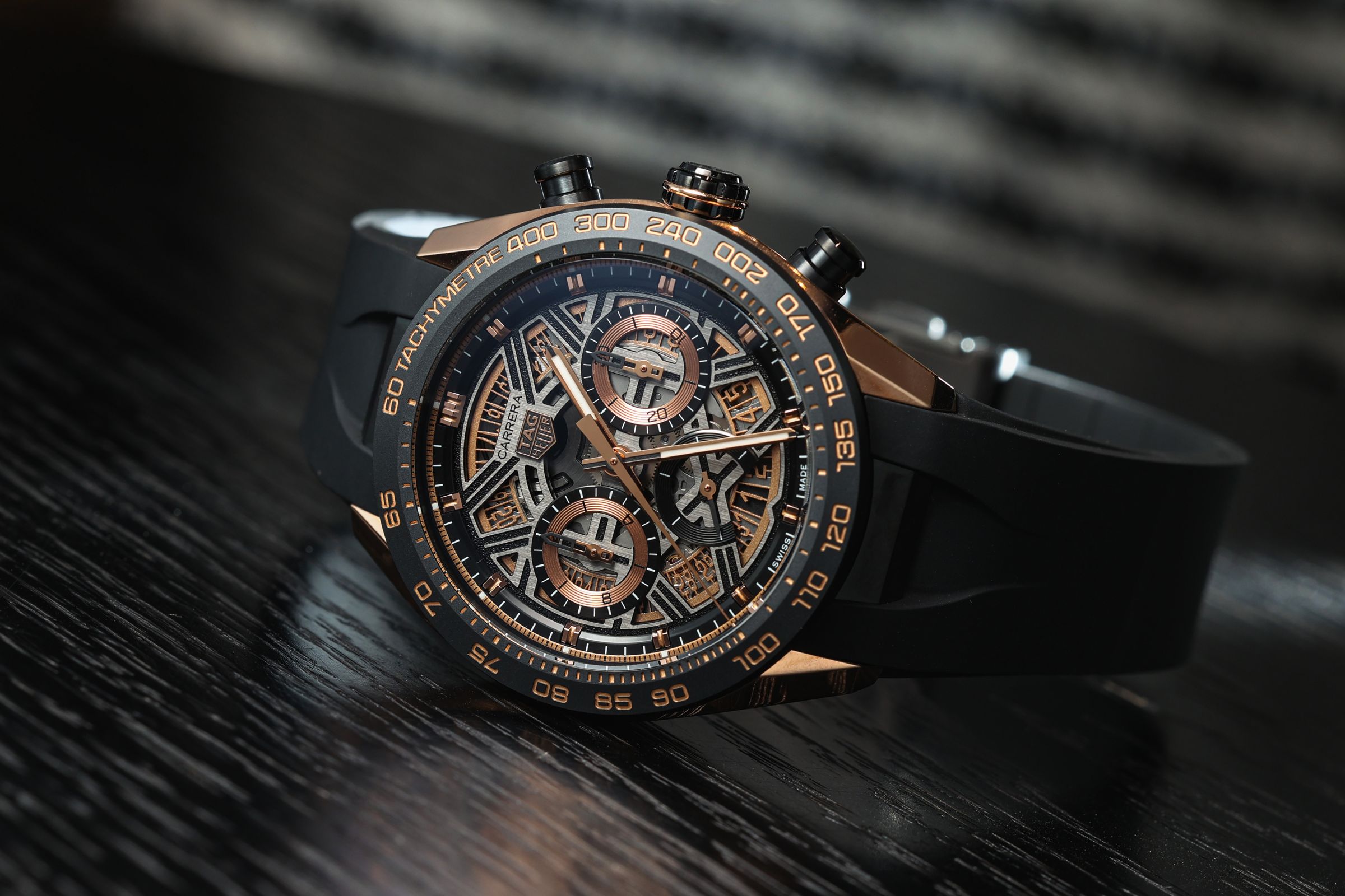 Carrera Extreme Sport系列18K玫瑰金錶殼搭配陶瓷材質錶圈，定價NT$403,000。