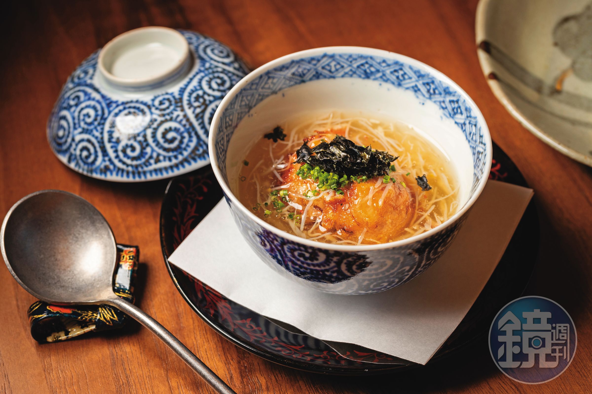 將蓮藕磨成泥搭配特色食材的「蓮根饅頭」,入口後鮮美尾韻在嘴裡久久不散。