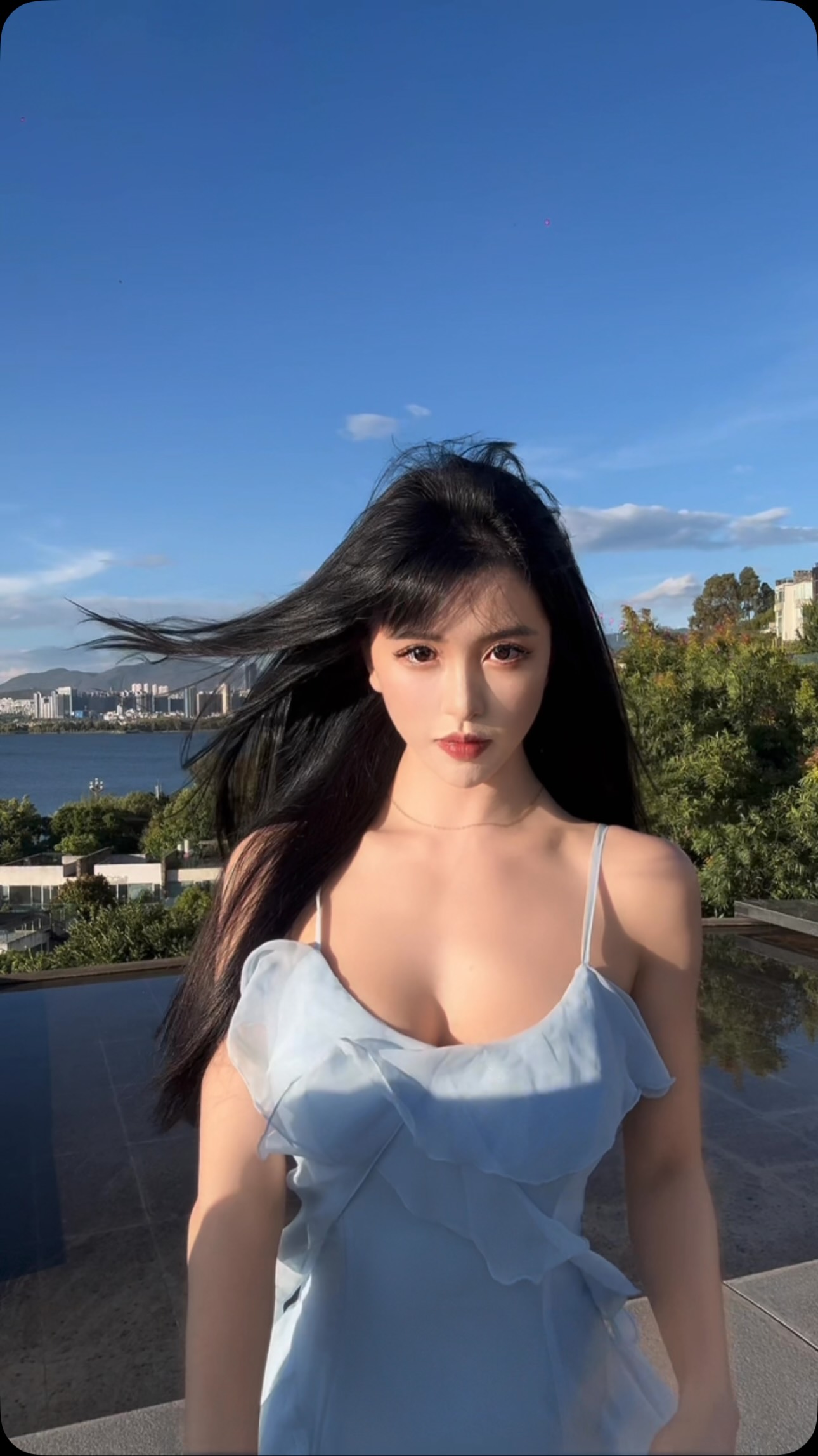 妹妹Yumi近日重唱16年前舊歌〈這叫愛〉,勾起粉絲回憶。(翻攝yumisecrets IG)