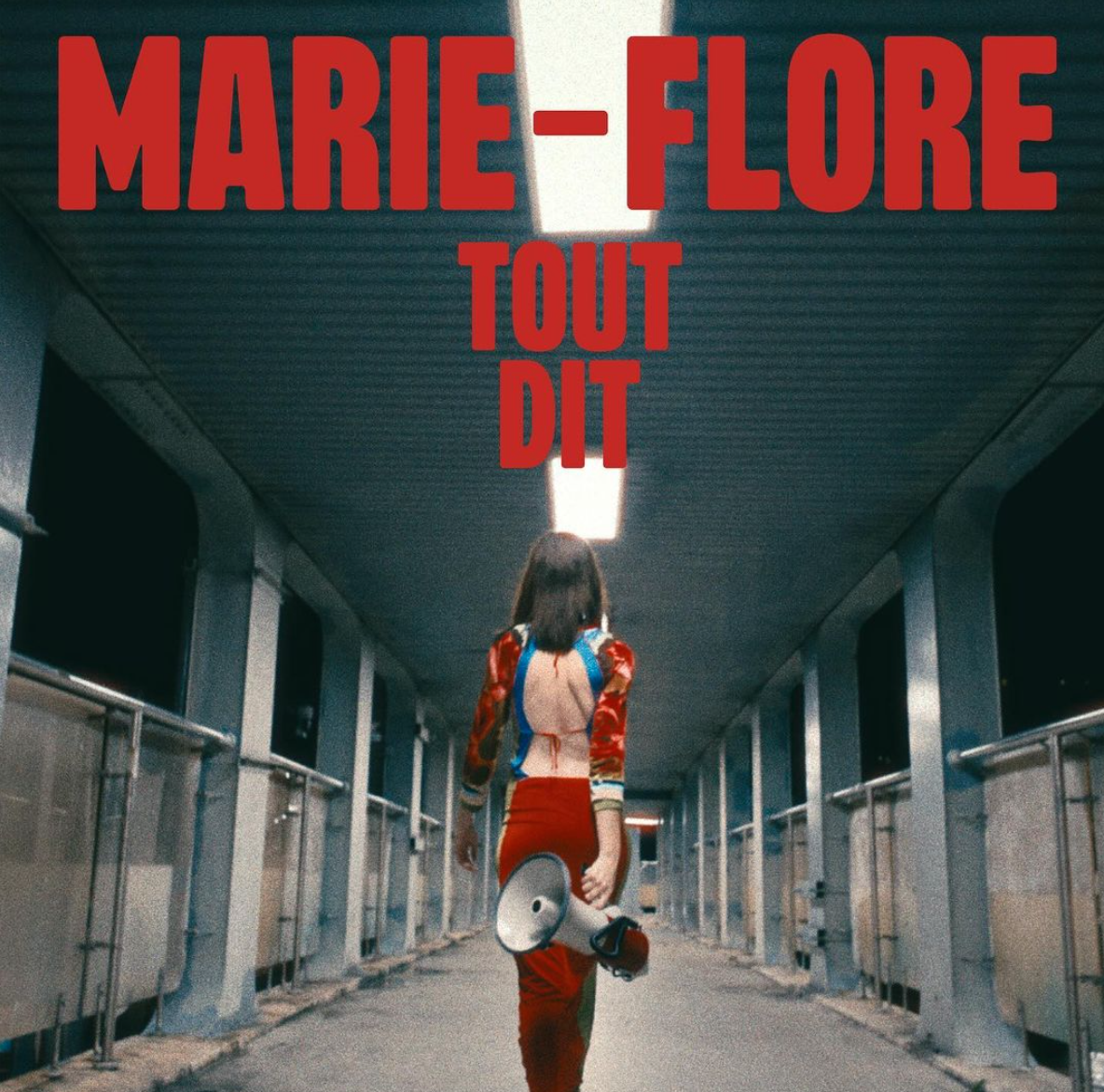 瑪麗弗洛爾歌曲〈Tout dit〉封面就是近日拆除話題正熱的忠孝新生行人天橋。(翻攝自Maire-Flore官方Instagram)