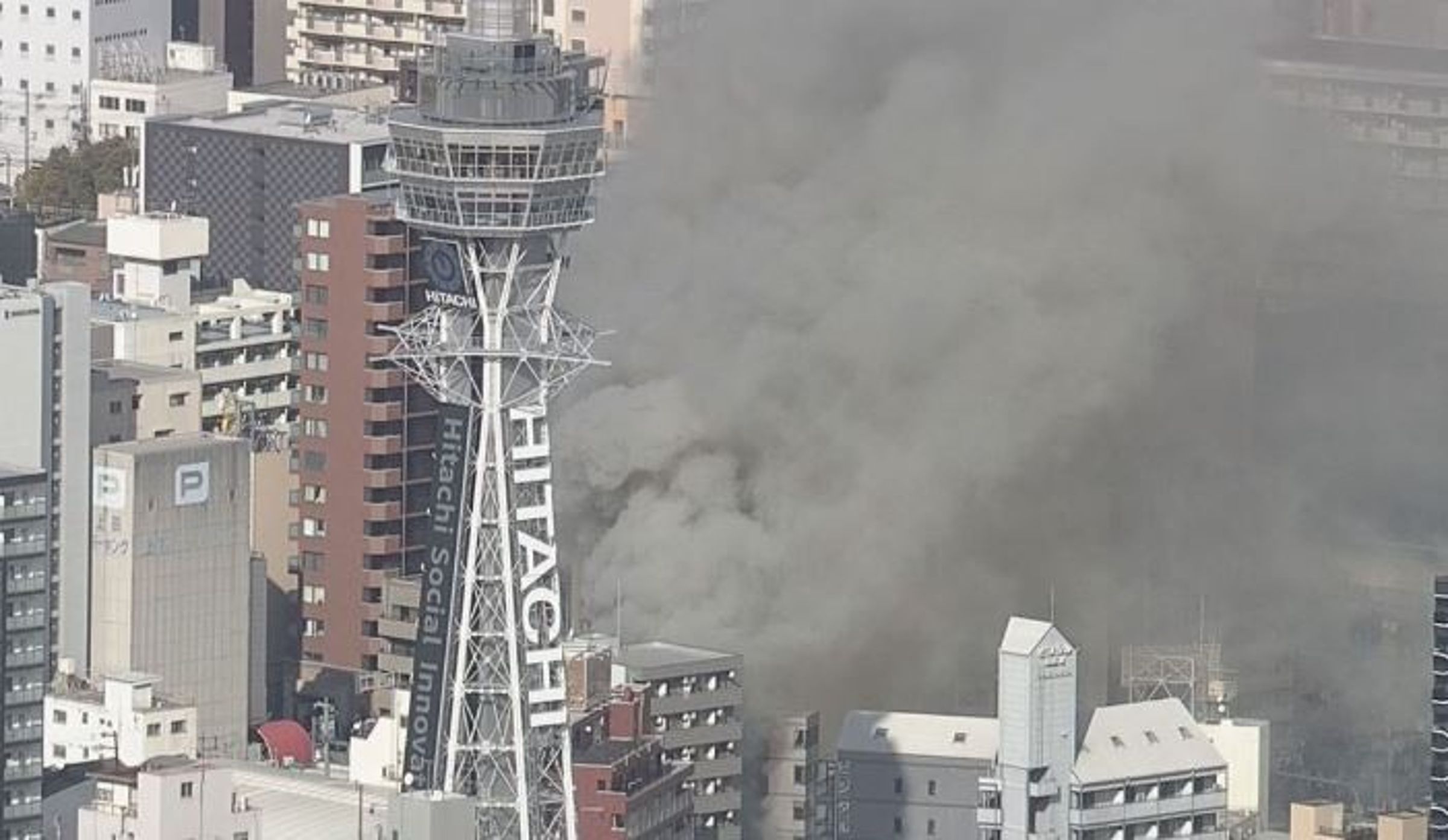 距離大阪通天閣西北方約200公尺處的觀光區域發生火災。(翻攝自news.ntv.co.jp)