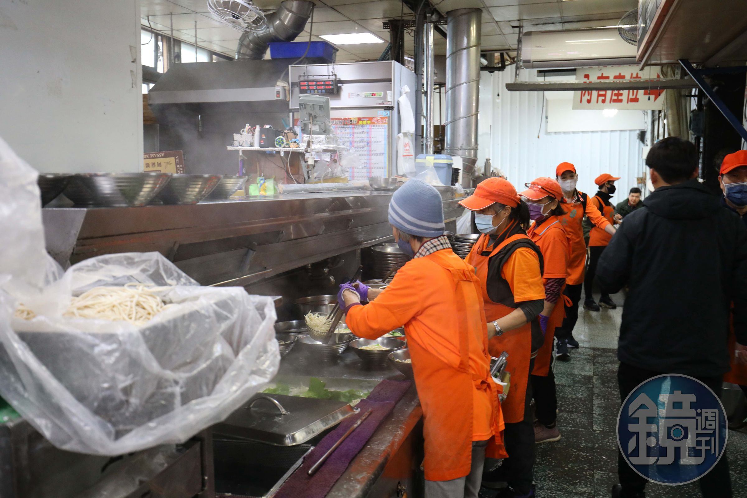 店家「免費加湯加麵」的服務,餵飽了無數學生與小資族。