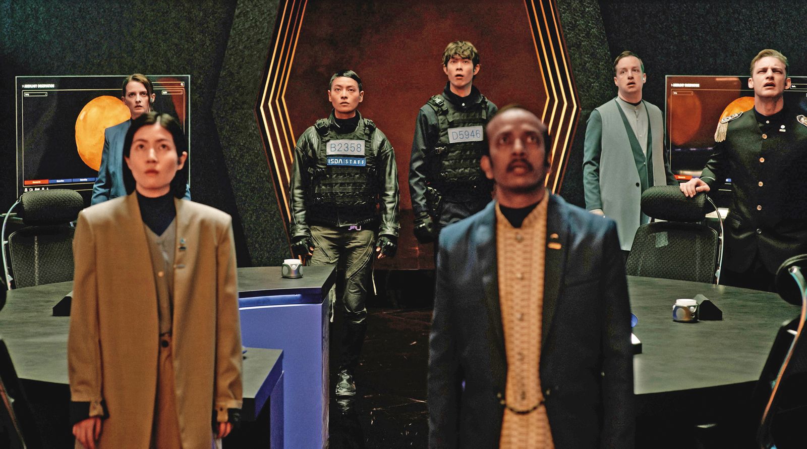 《火星女王》集結不同國籍演員演出，在日發展有成的韓國女星沈恩敬（前排左）、印度演員Vikash Paliwal（前排右）飾演要角，也在片中用母語飆戲