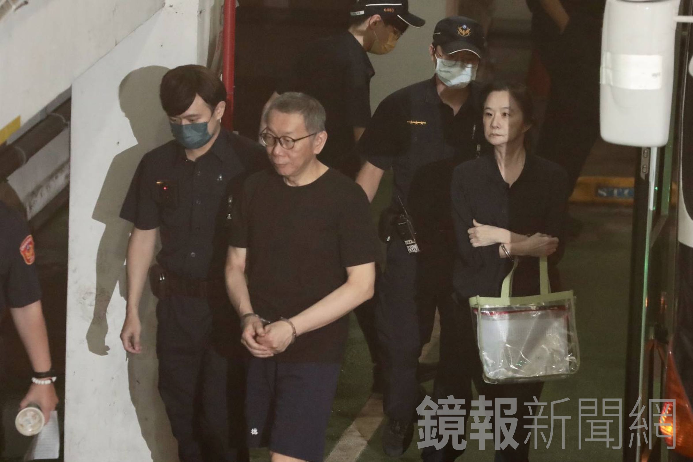 柯文哲涉入京華城容積案、政治獻金案持續遭羈押。（鏡報林煒凱攝）